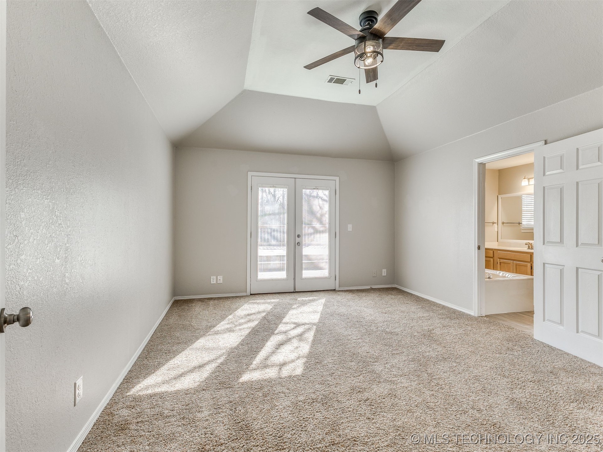 118 E 48th Street Property Photo 12