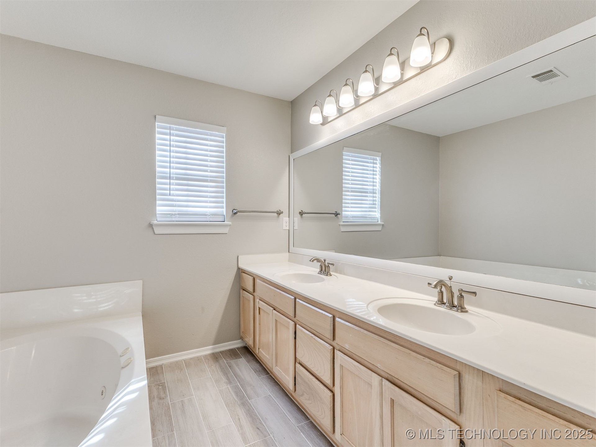 118 E 48th Street Property Photo 15