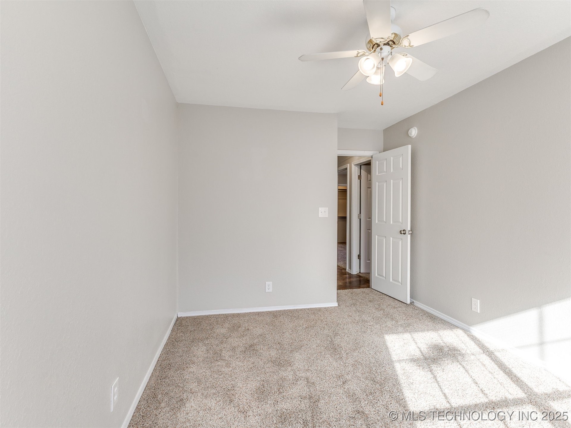 118 E 48th Street Property Photo 25