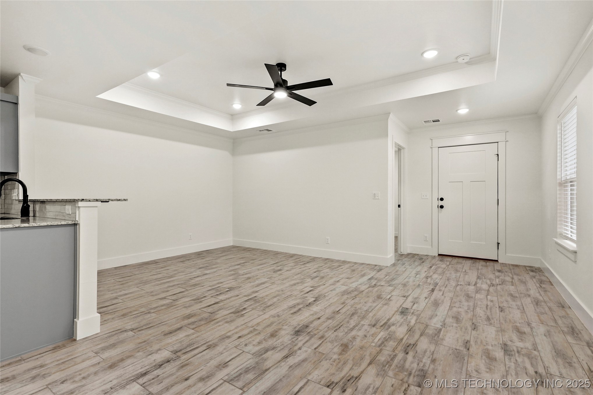 817 E 11th Street Property Photo 6