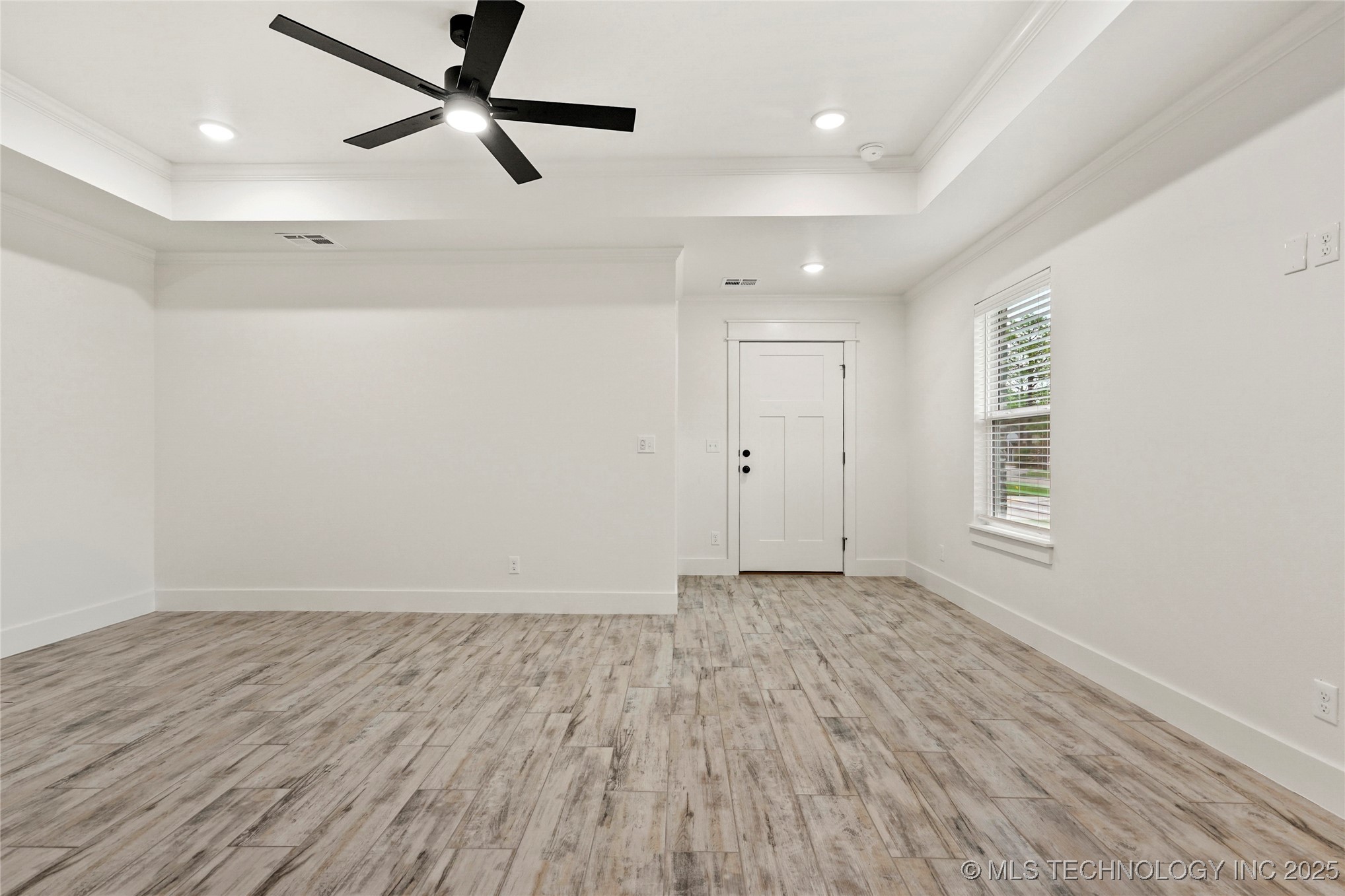 817 E 11th Street Property Photo 7