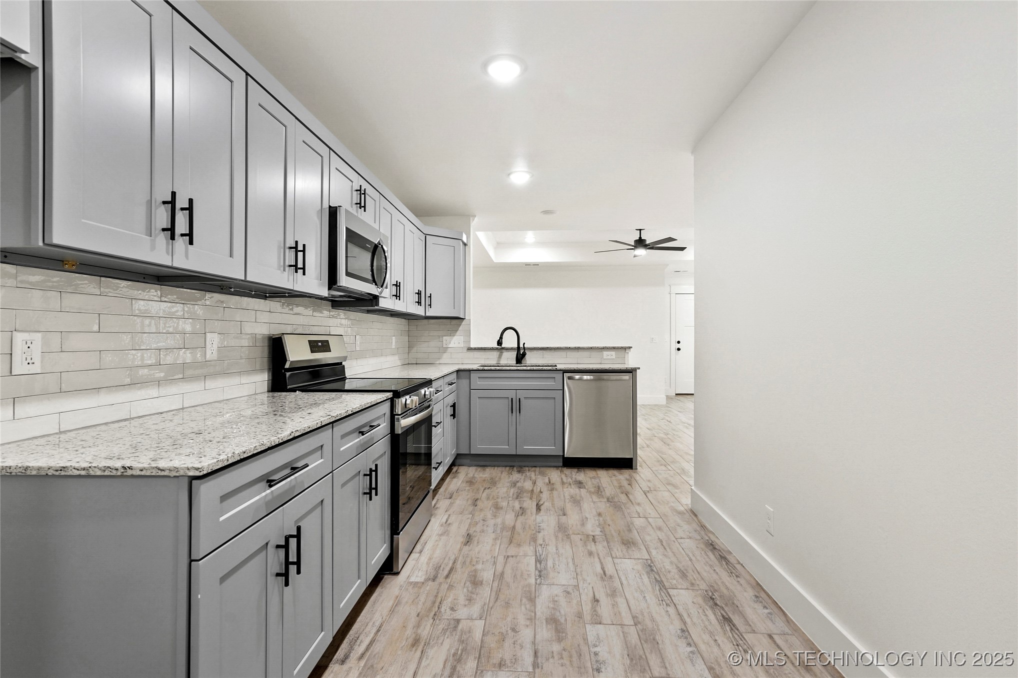 817 E 11th Street Property Photo 14