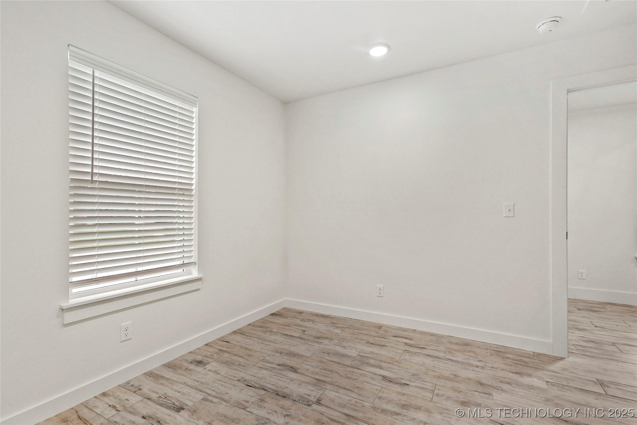 817 E 11th Street Property Photo 23