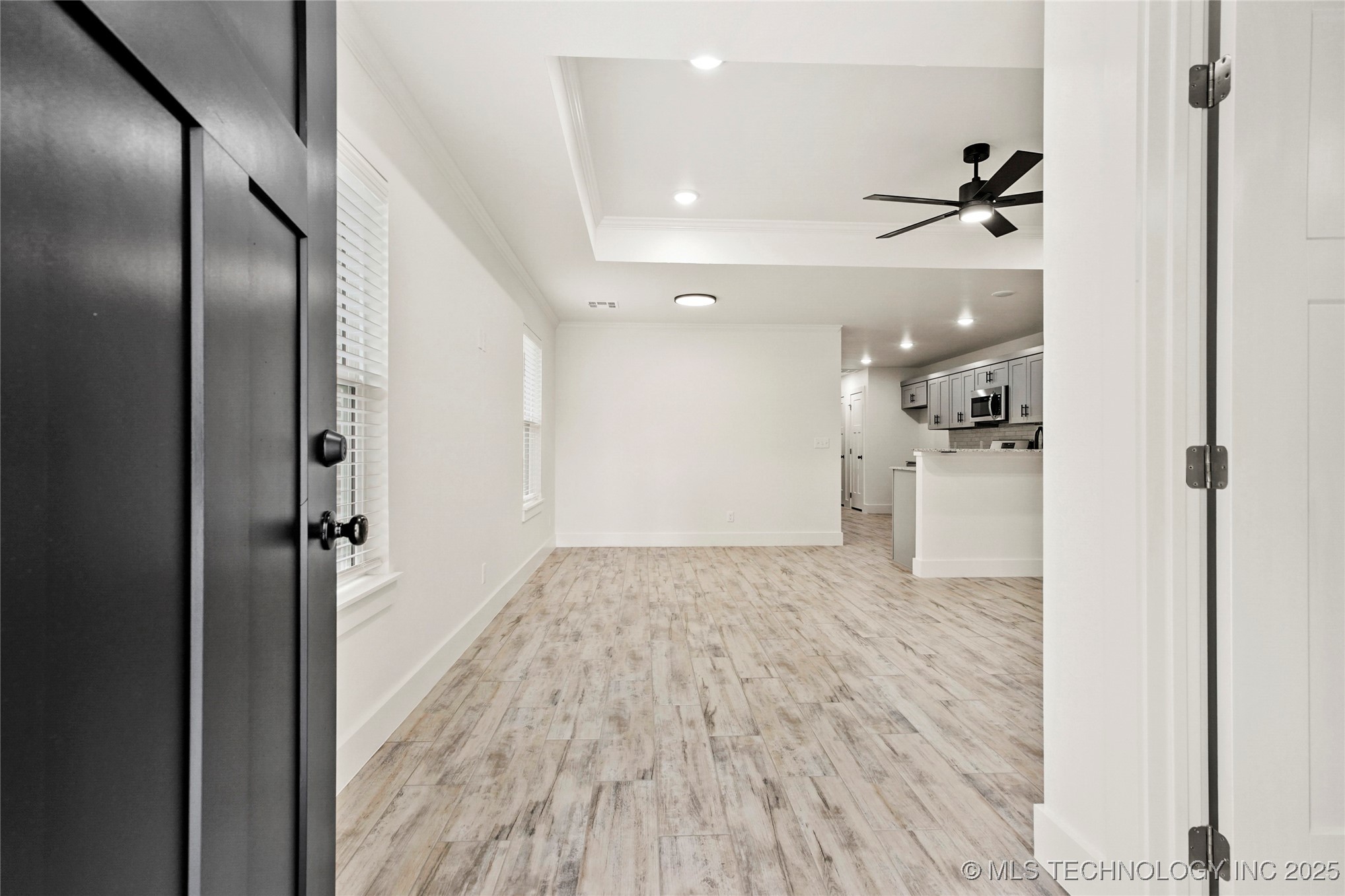 821 E 11th Street Property Photo 4