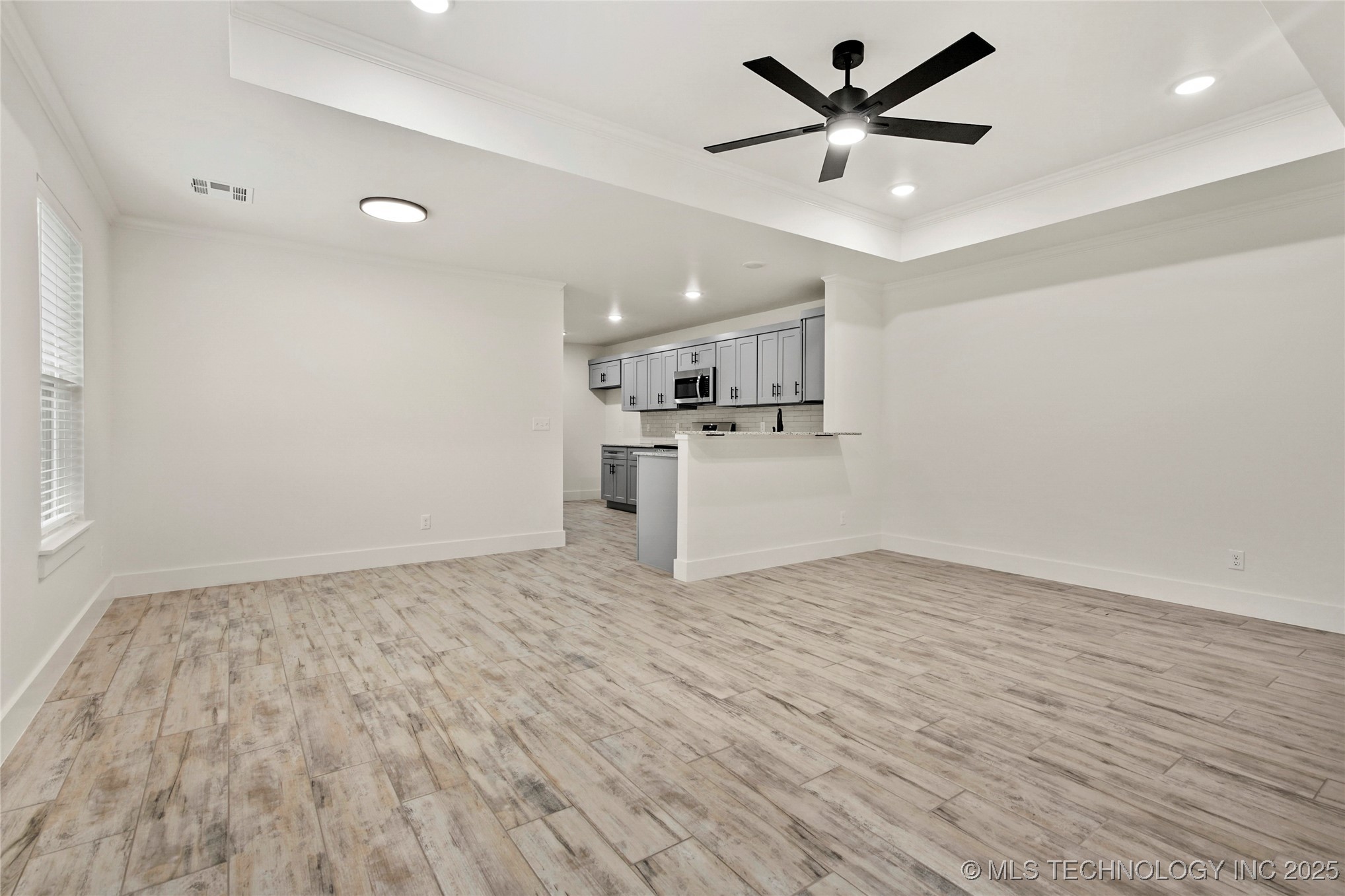 821 E 11th Street Property Photo 5