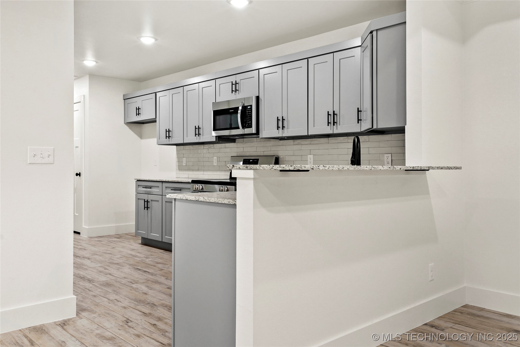 821 E 11th Street Property Photo 11