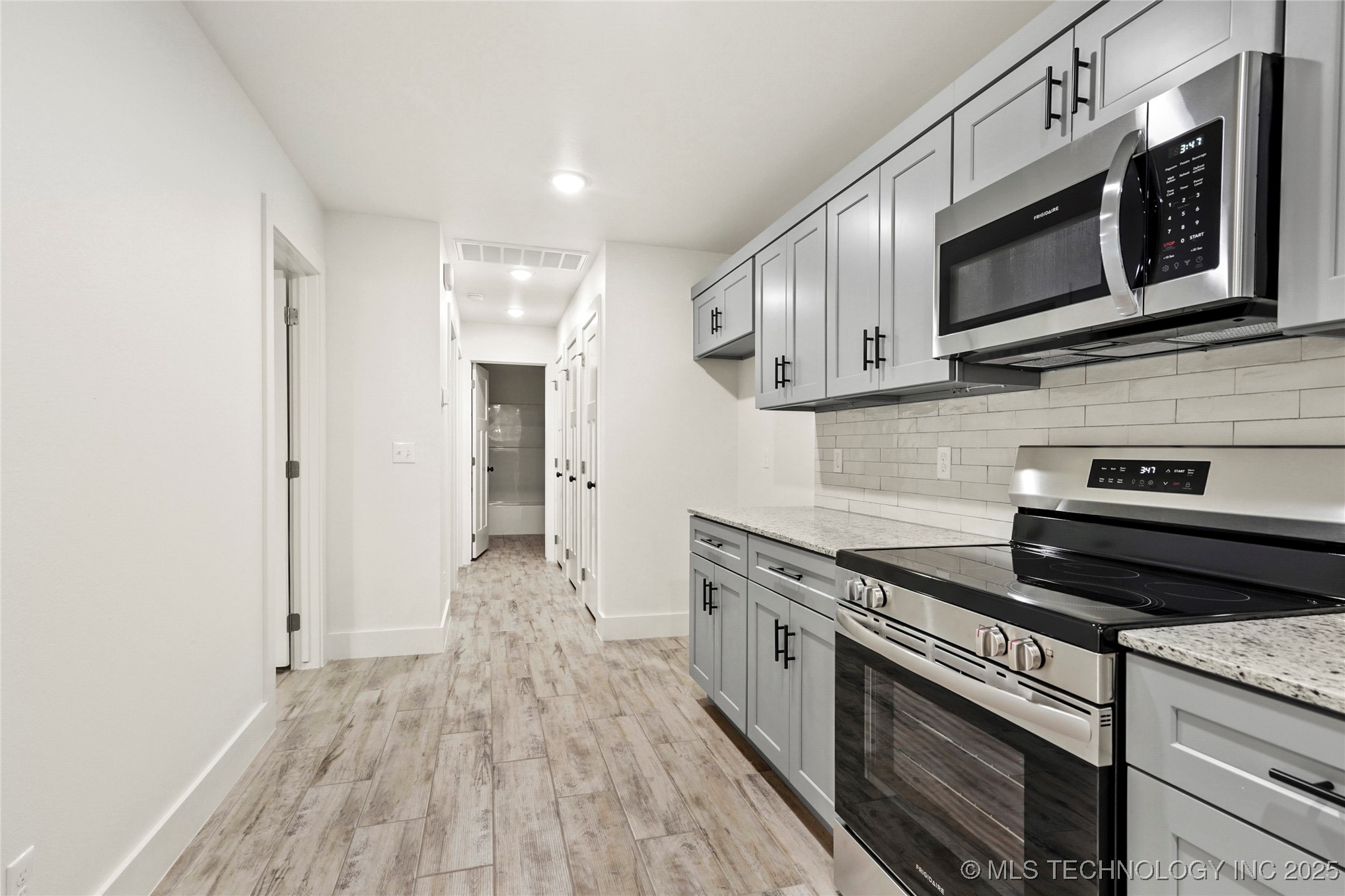 821 E 11th Street Property Photo 13