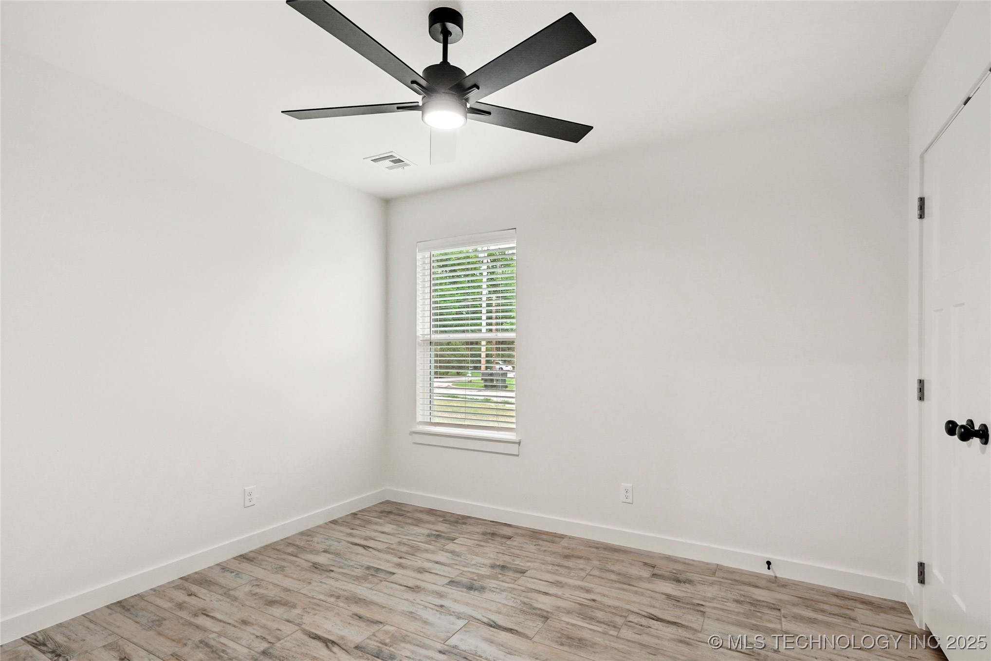 821 E 11th Street Property Photo 15