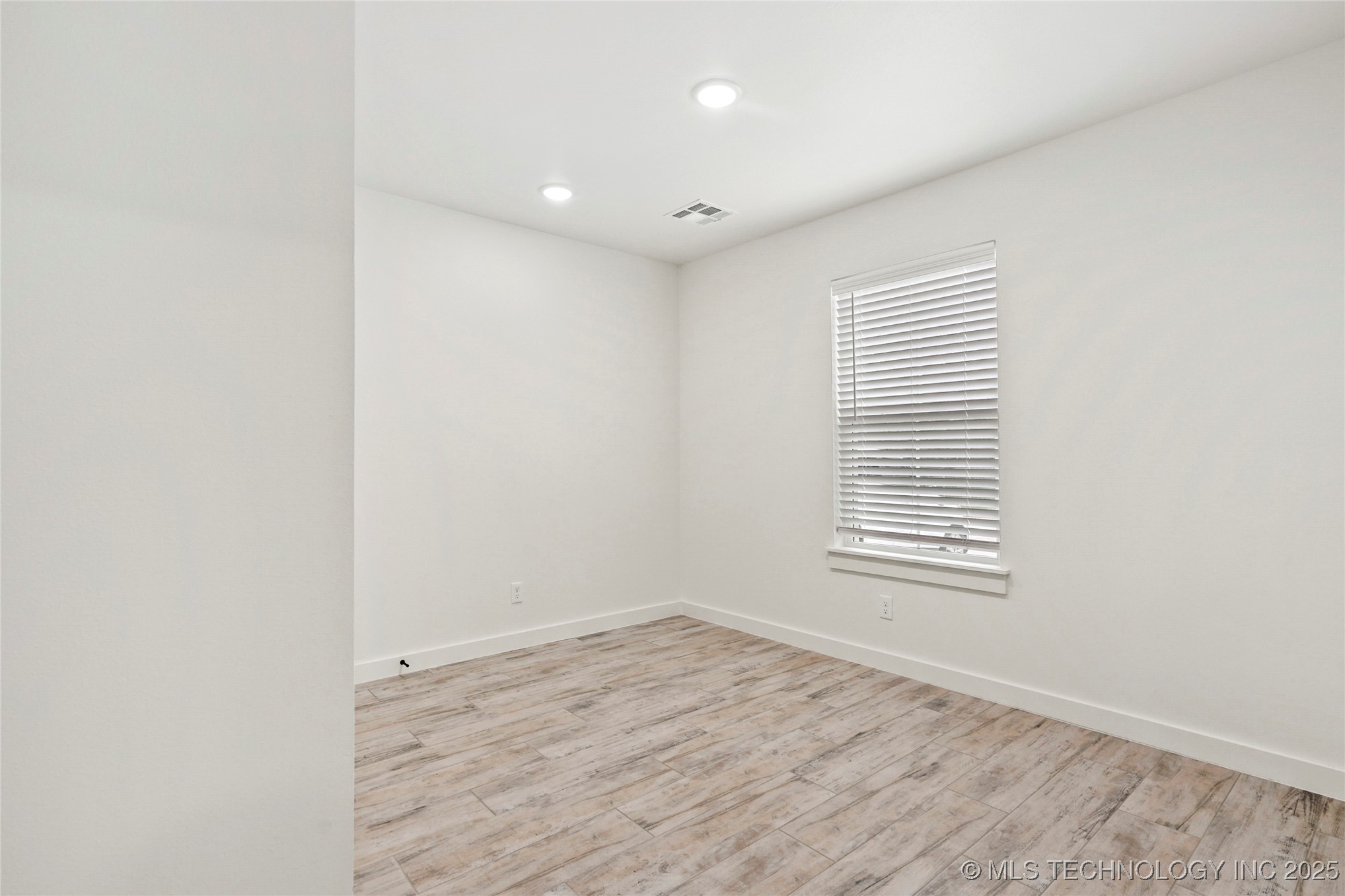 821 E 11th Street Property Photo 21