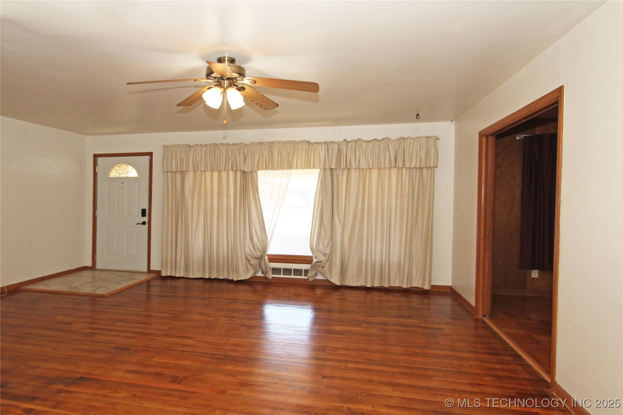 912 W Shawnee Avenue Property Photo 4