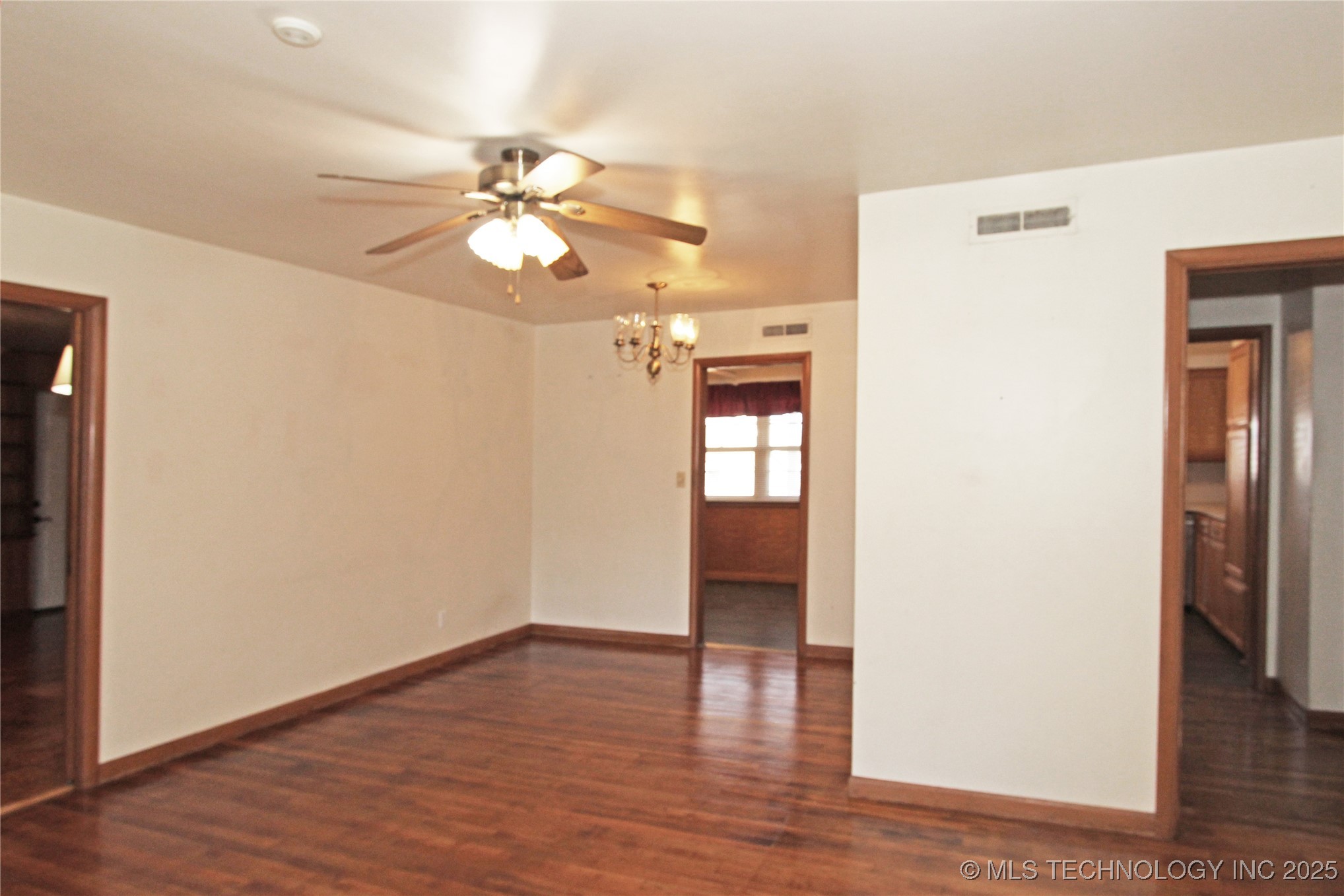 912 W Shawnee Avenue Property Photo 6
