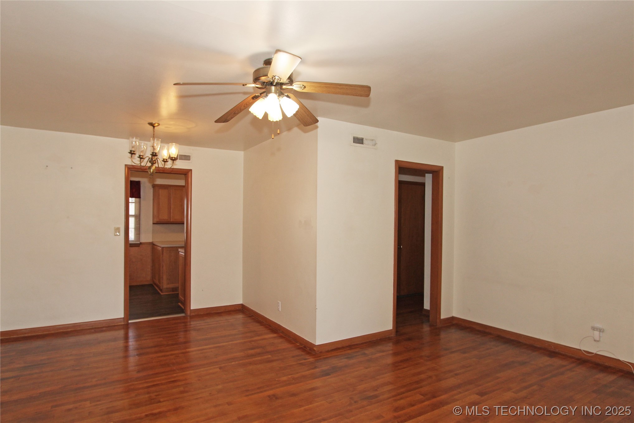 912 W Shawnee Avenue Property Photo 8