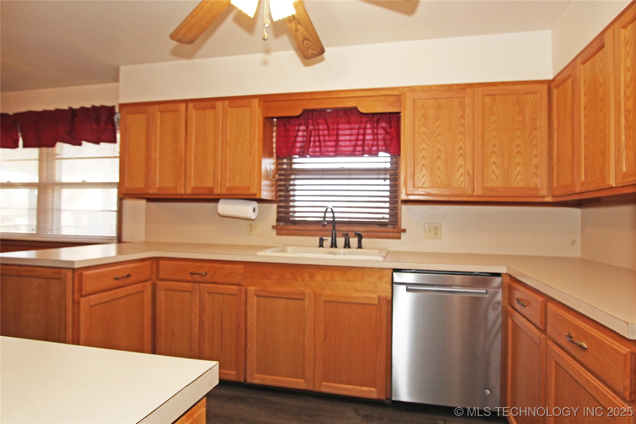 912 W Shawnee Avenue Property Photo 12