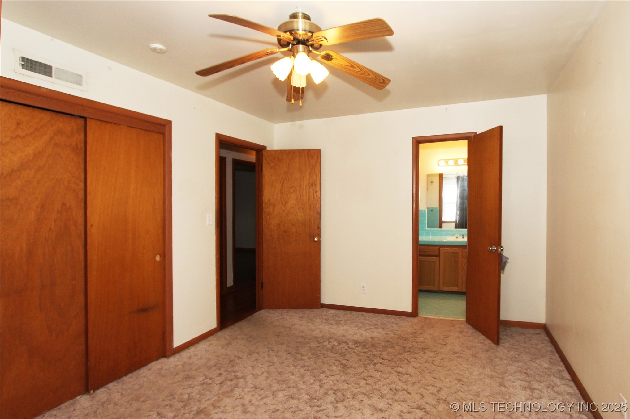 912 W Shawnee Avenue Property Photo 22