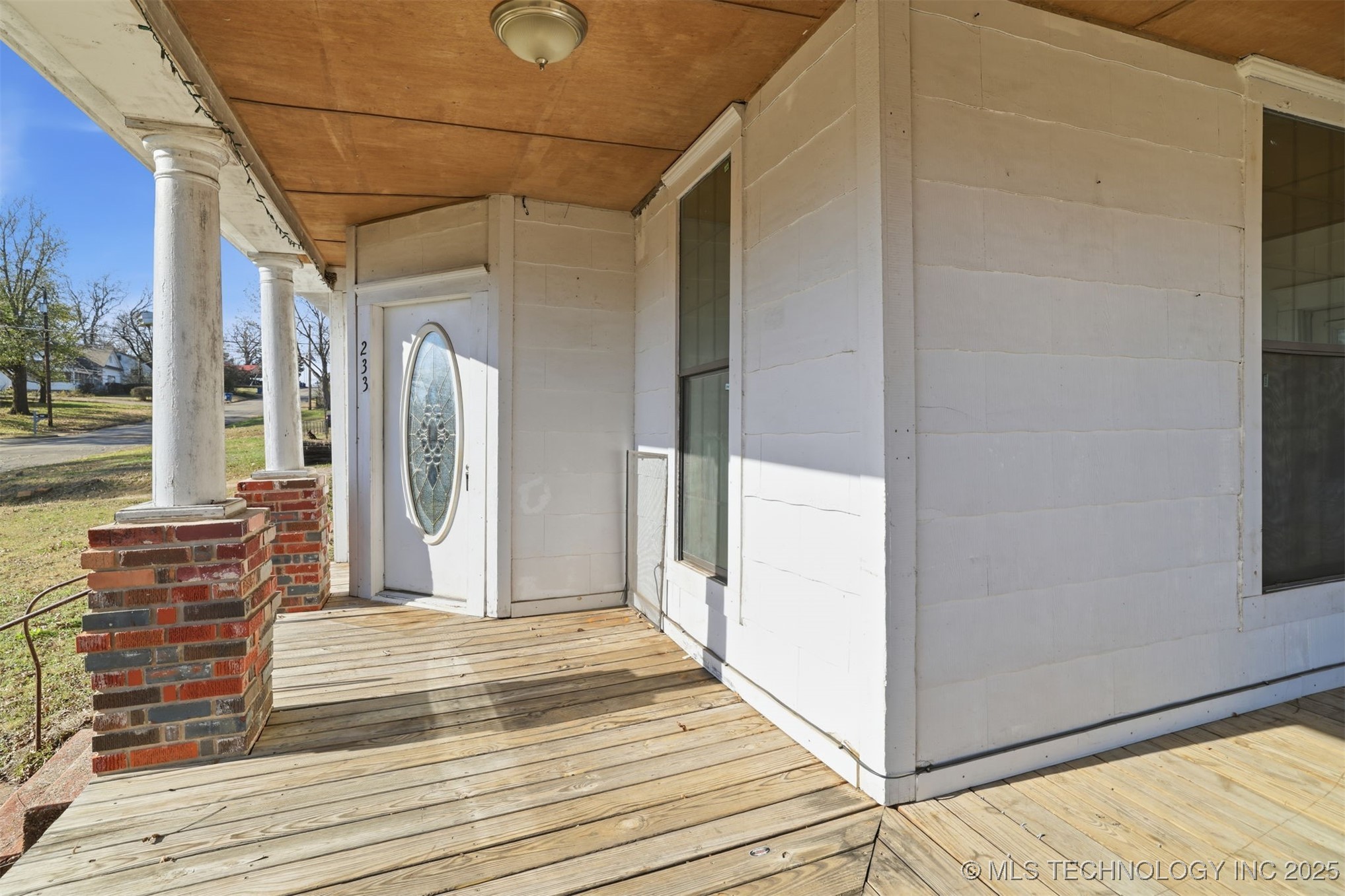 233 W 3rd Property Photo 4