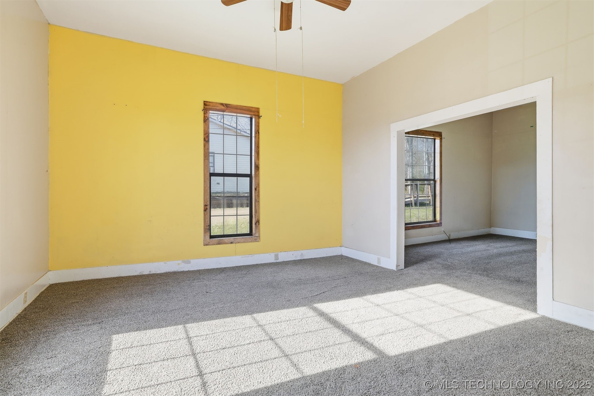 233 W 3rd Property Photo 5