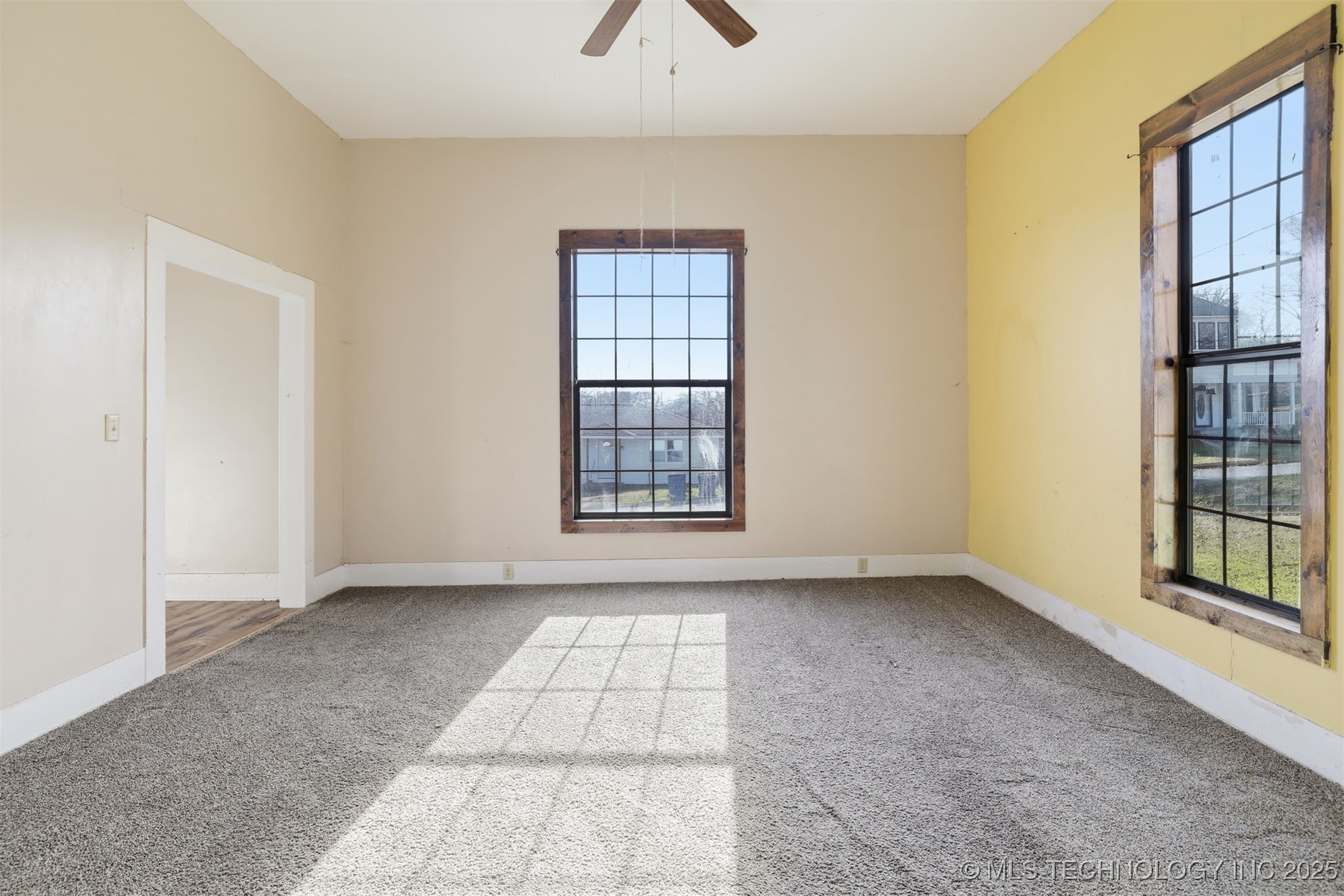 233 W 3rd Property Photo 6