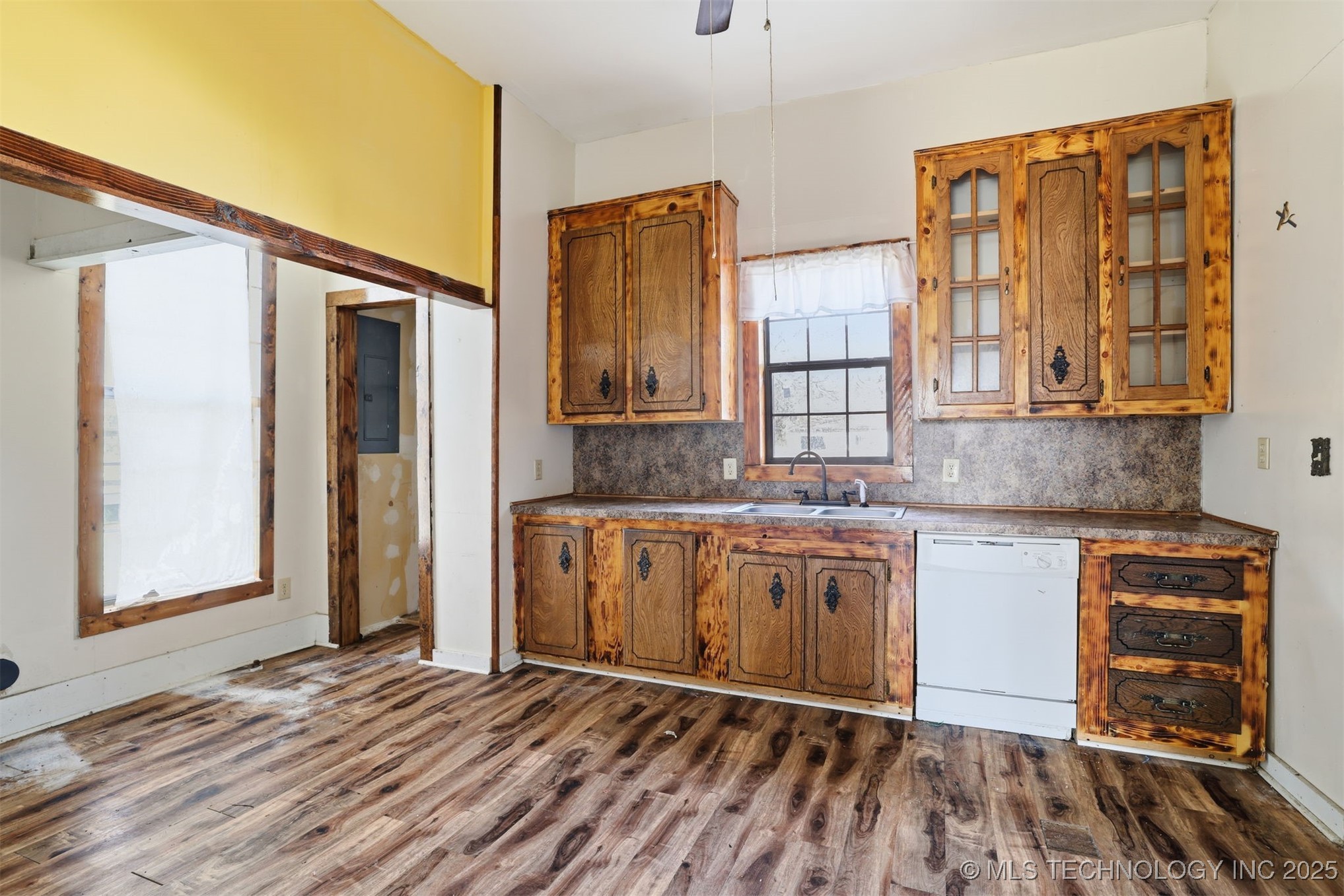 233 W 3rd Property Photo 7