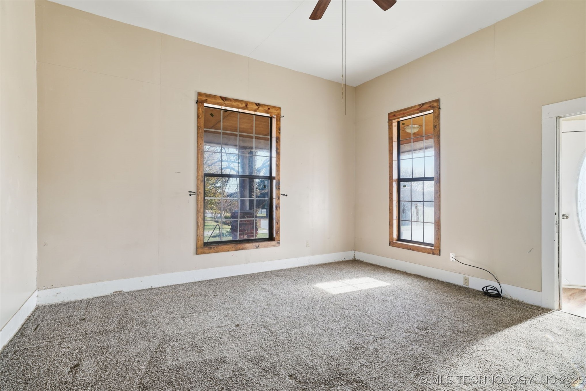 233 W 3rd Property Photo 8