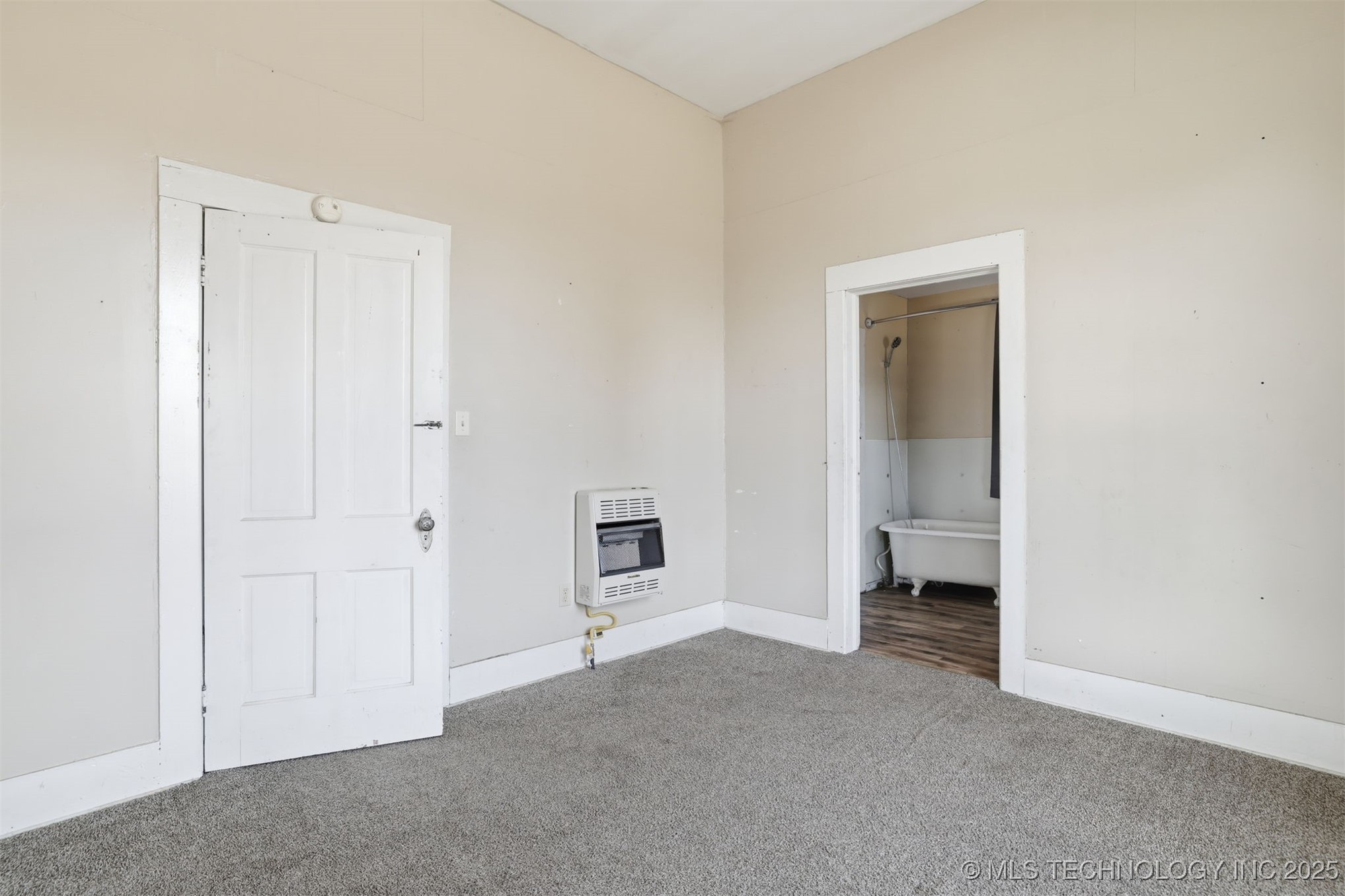 233 W 3rd Property Photo 13