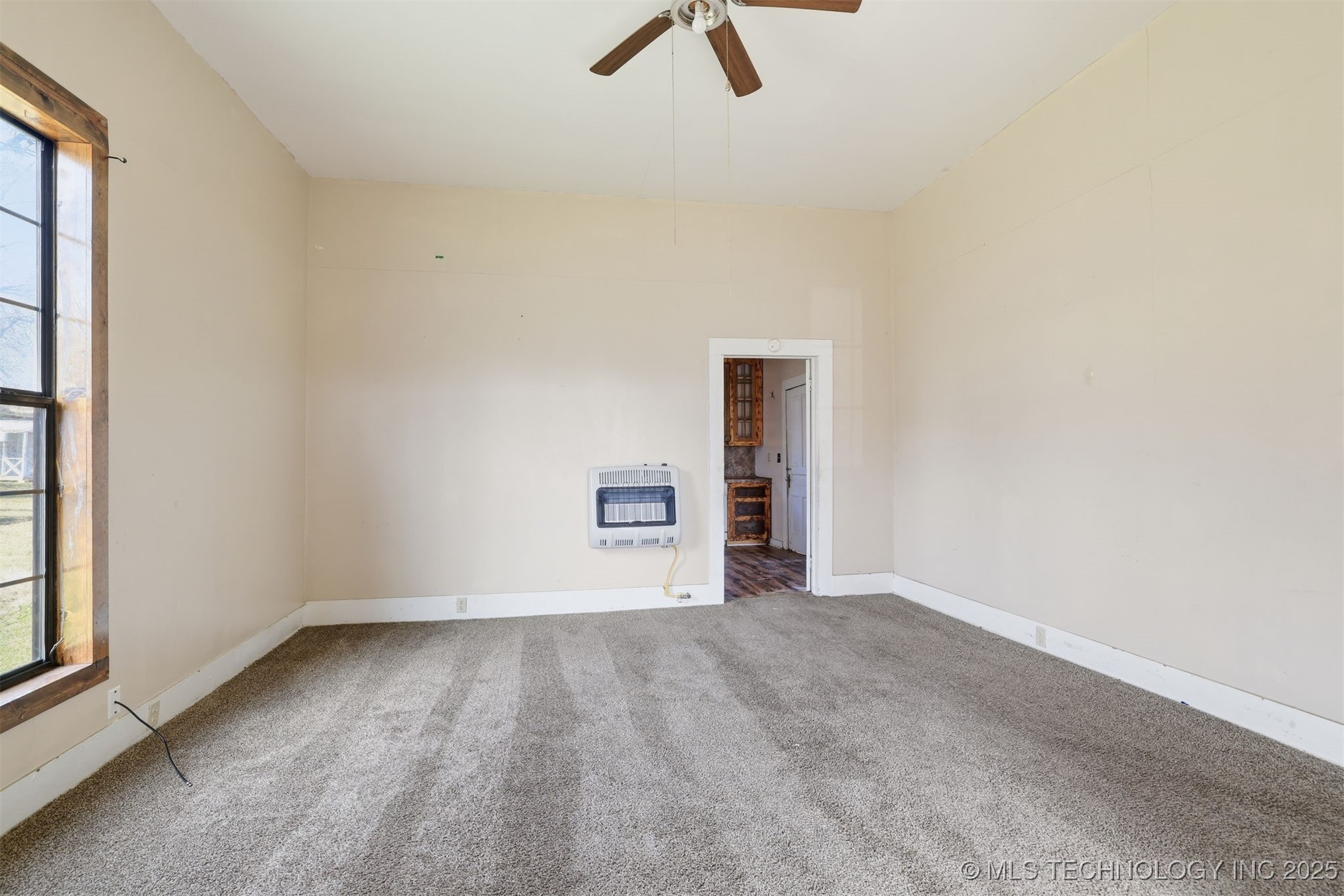 233 W 3rd Property Photo 16