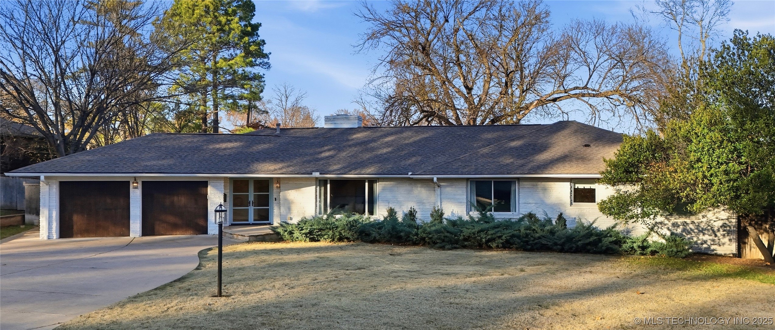 2827 E 39th Street Property Photo 1