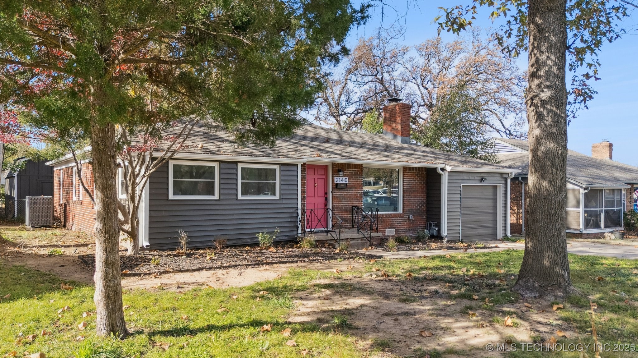 2140 S Columbia Avenue Property Photo 1