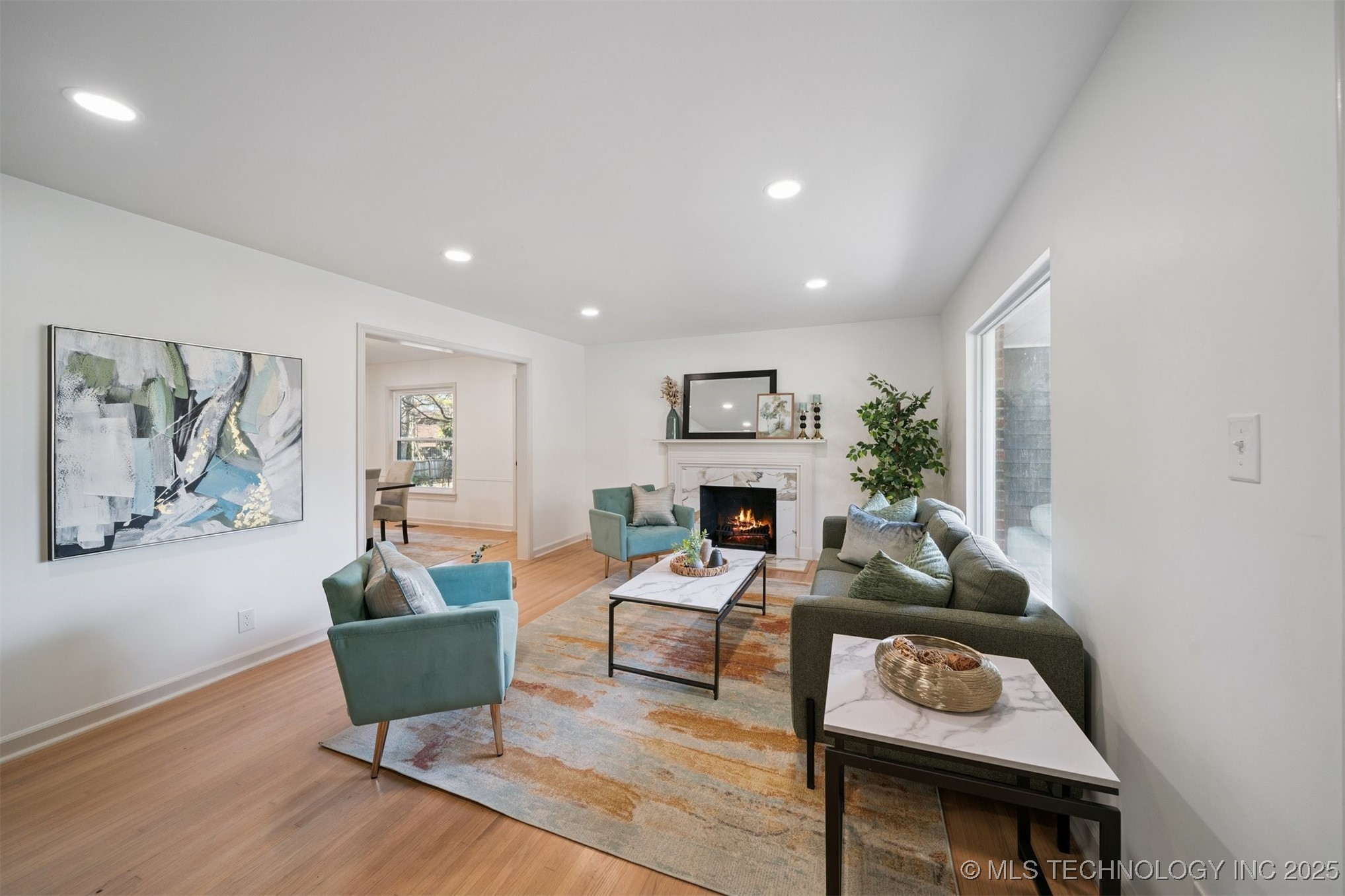 2140 S Columbia Avenue Property Photo 3