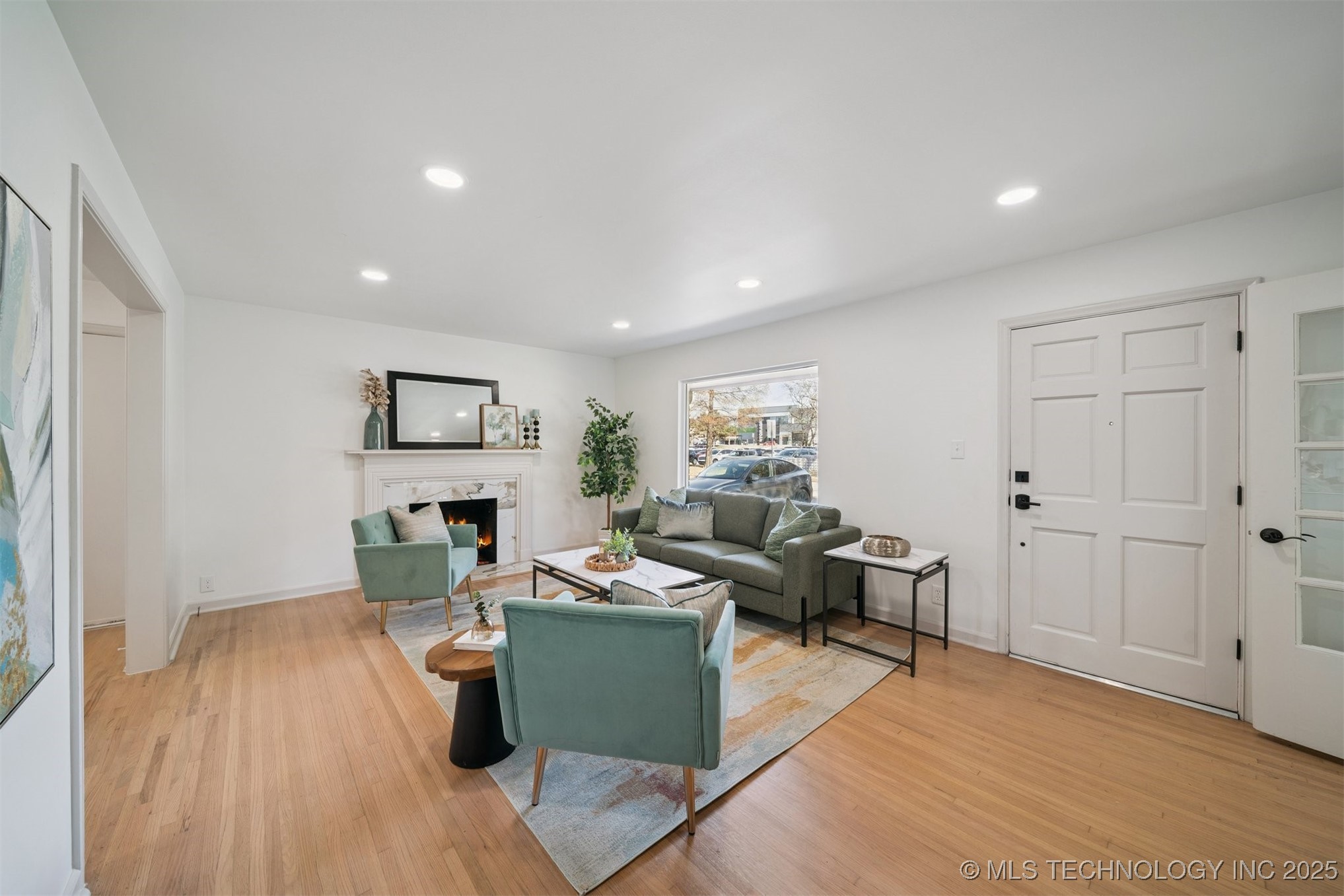 2140 S Columbia Avenue Property Photo 4