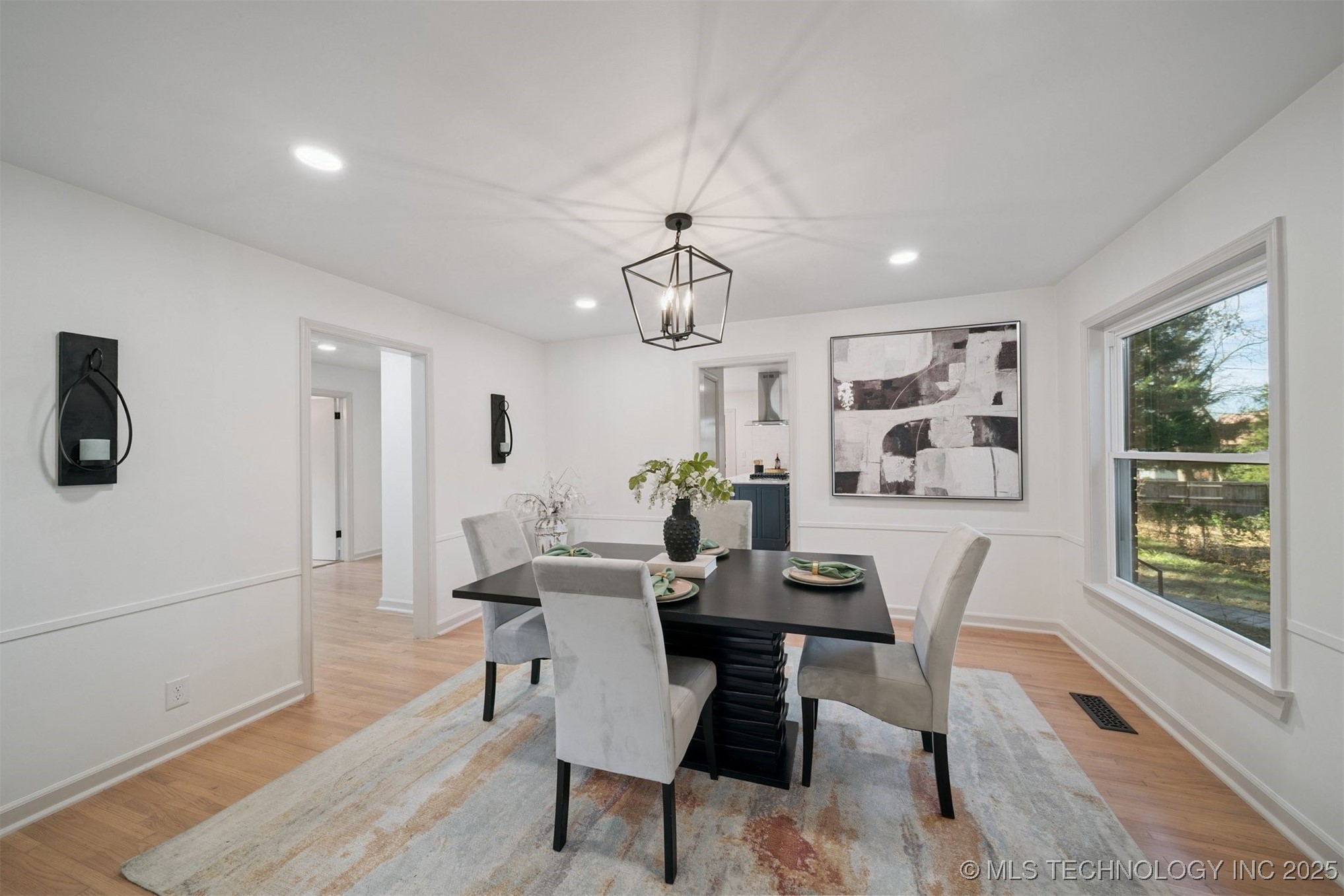 2140 S Columbia Avenue Property Photo 8