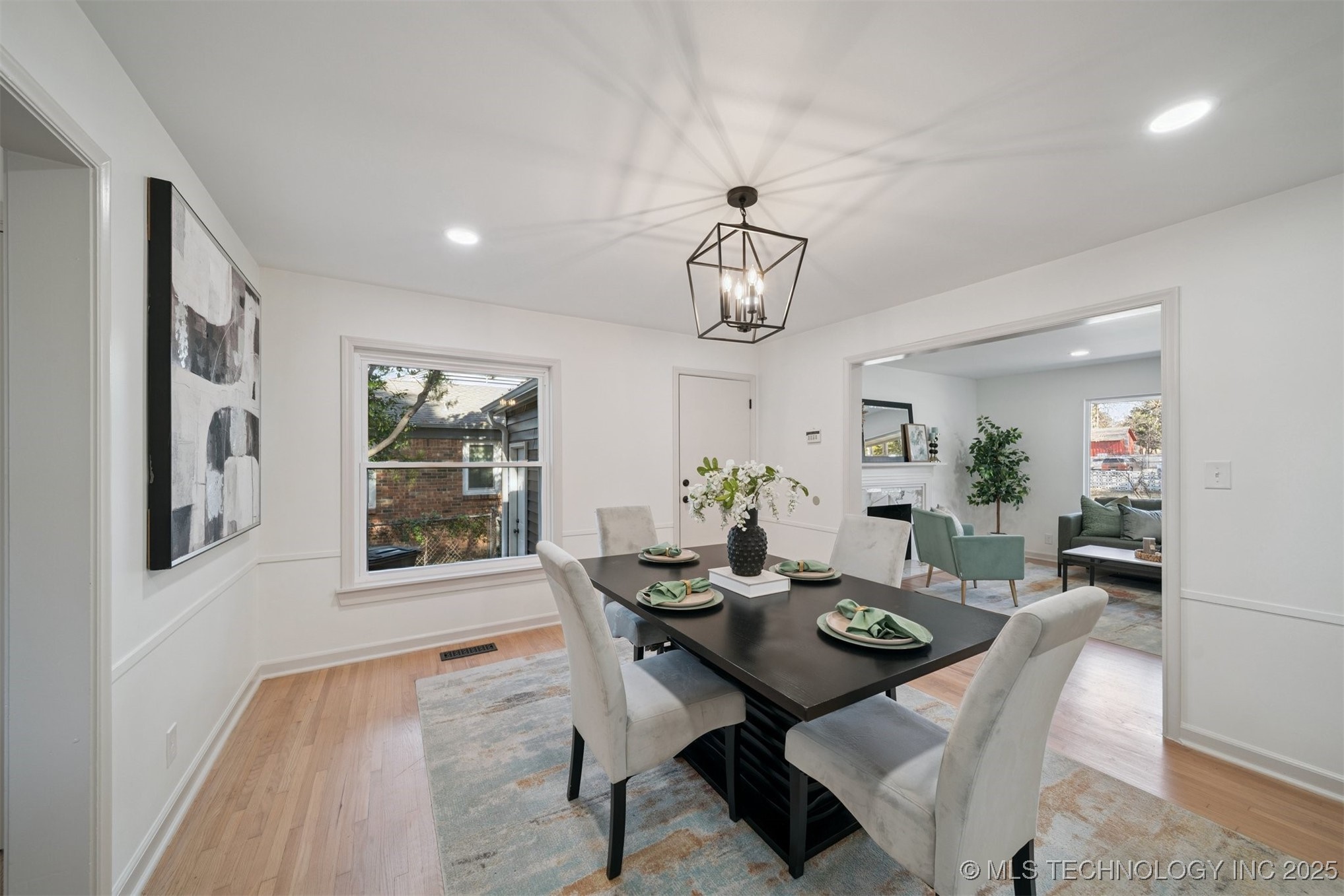 2140 S Columbia Avenue Property Photo 9