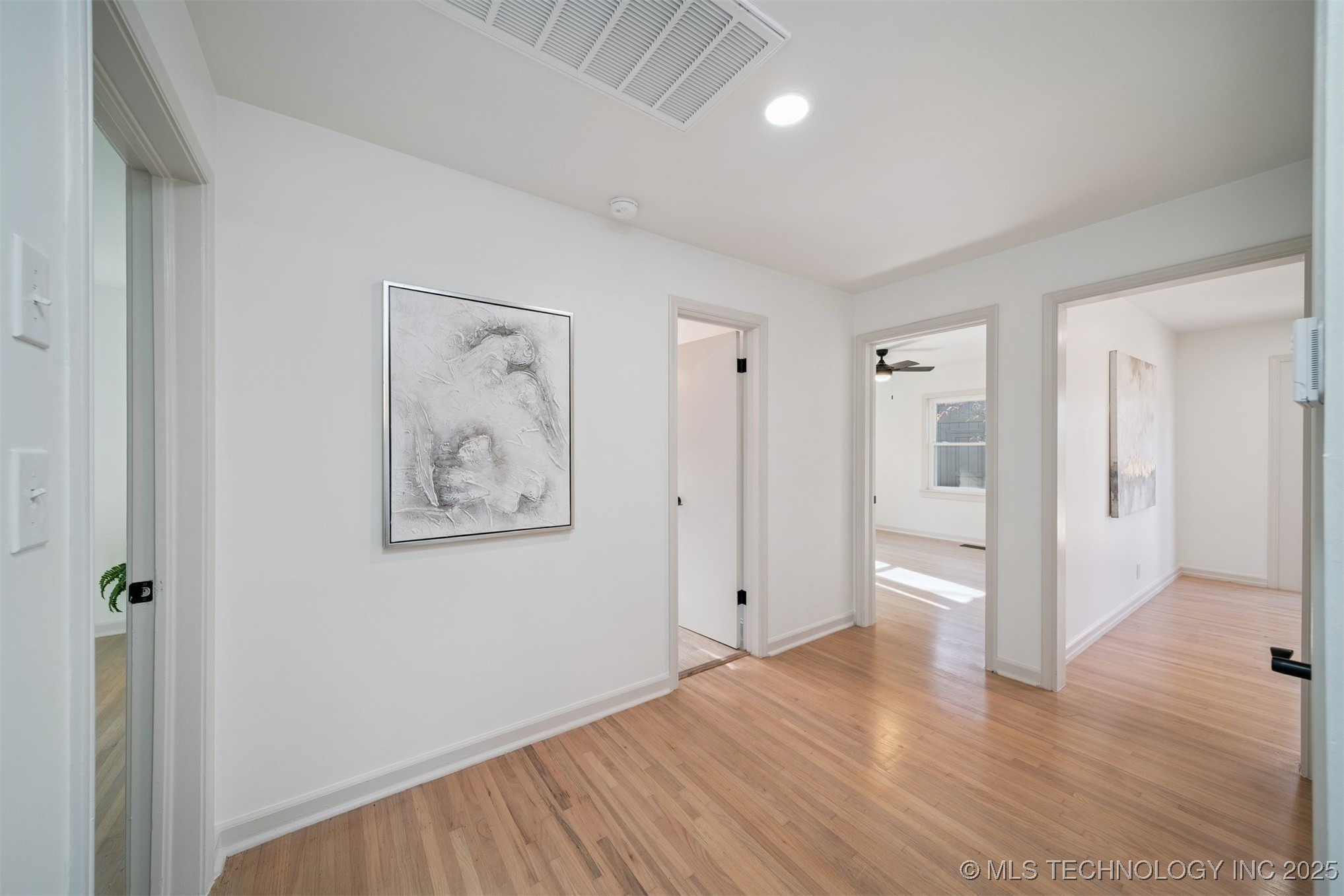 2140 S Columbia Avenue Property Photo 10