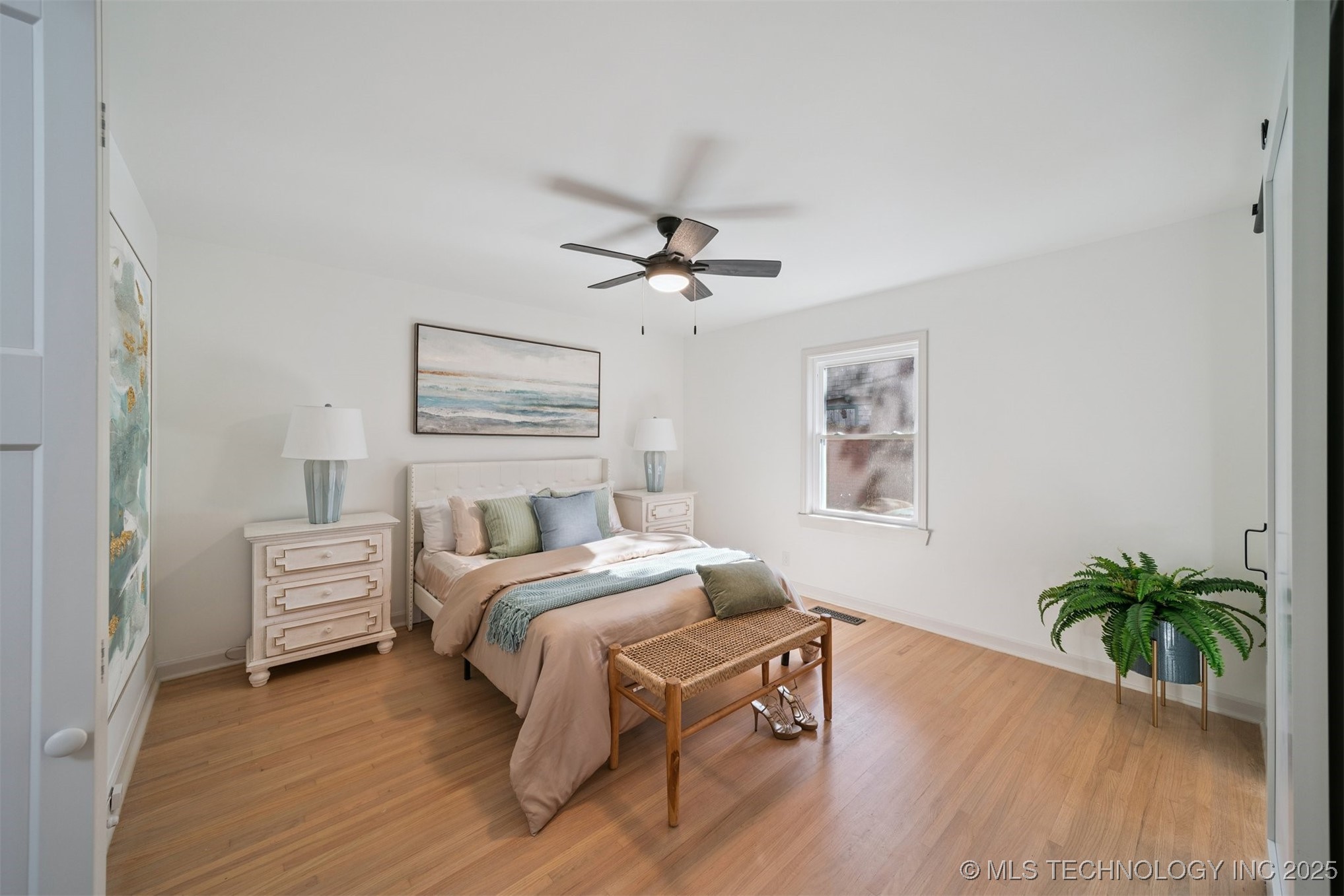 2140 S Columbia Avenue Property Photo 11