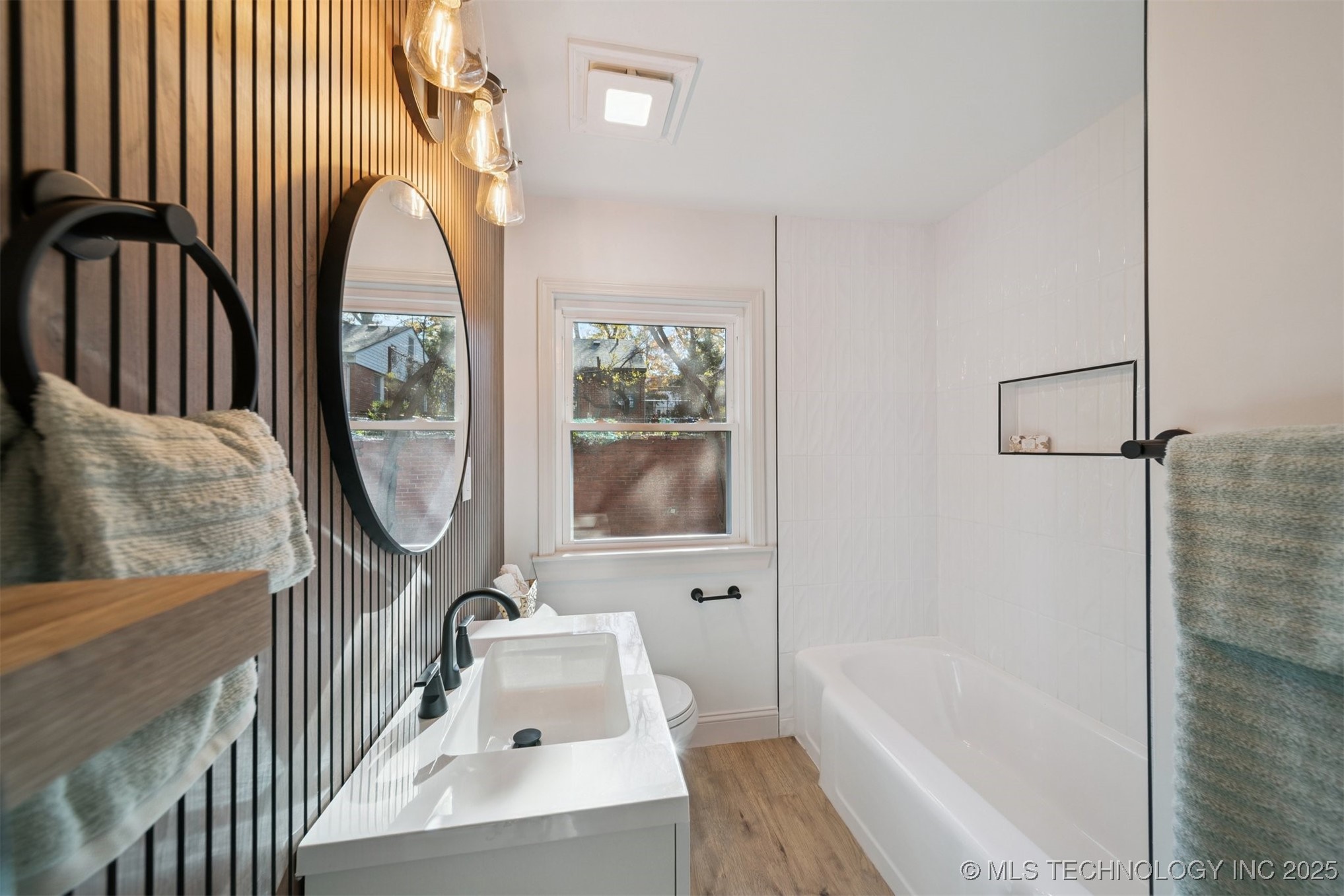 2140 S Columbia Avenue Property Photo 15