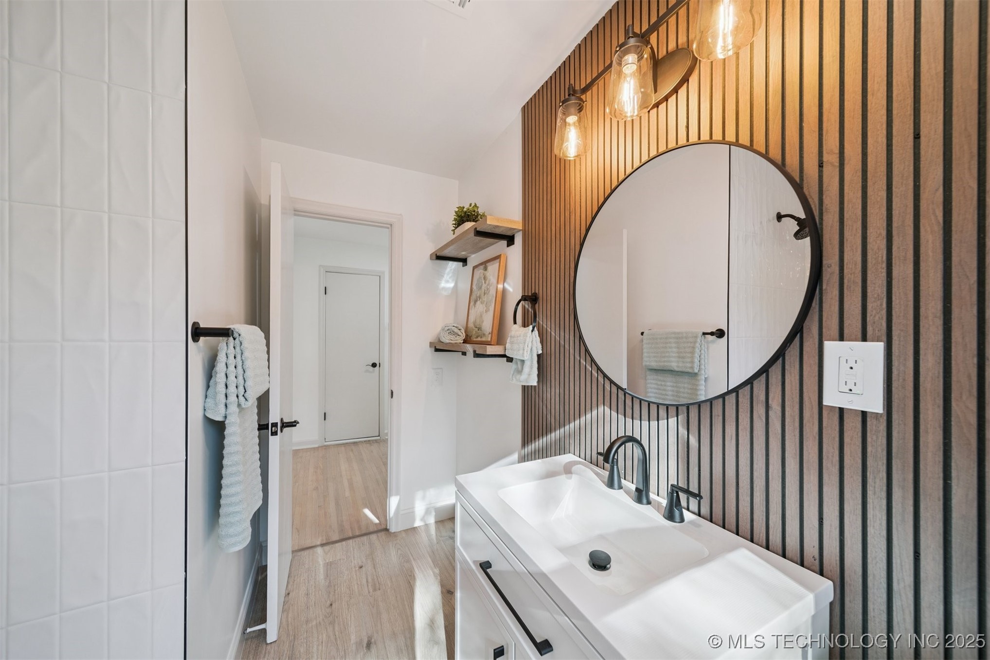 2140 S Columbia Avenue Property Photo 16