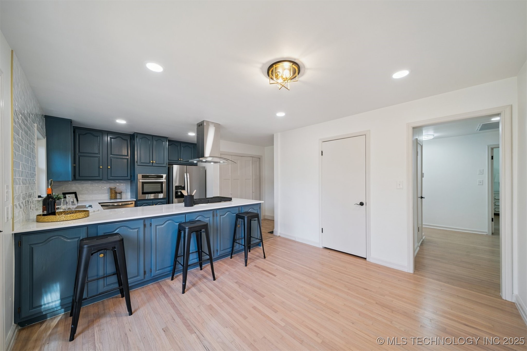 2140 S Columbia Avenue Property Photo 19