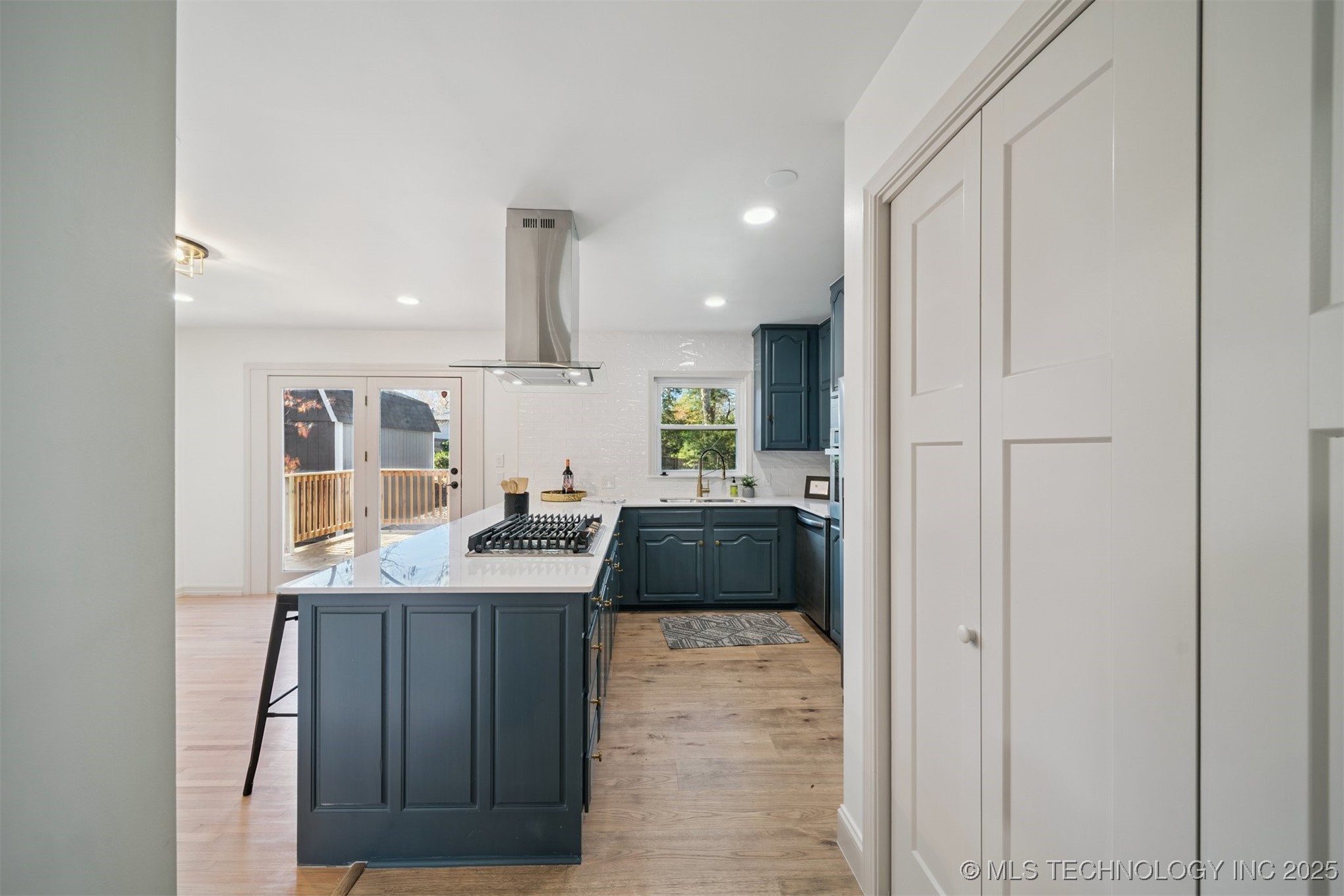 2140 S Columbia Avenue Property Photo 20