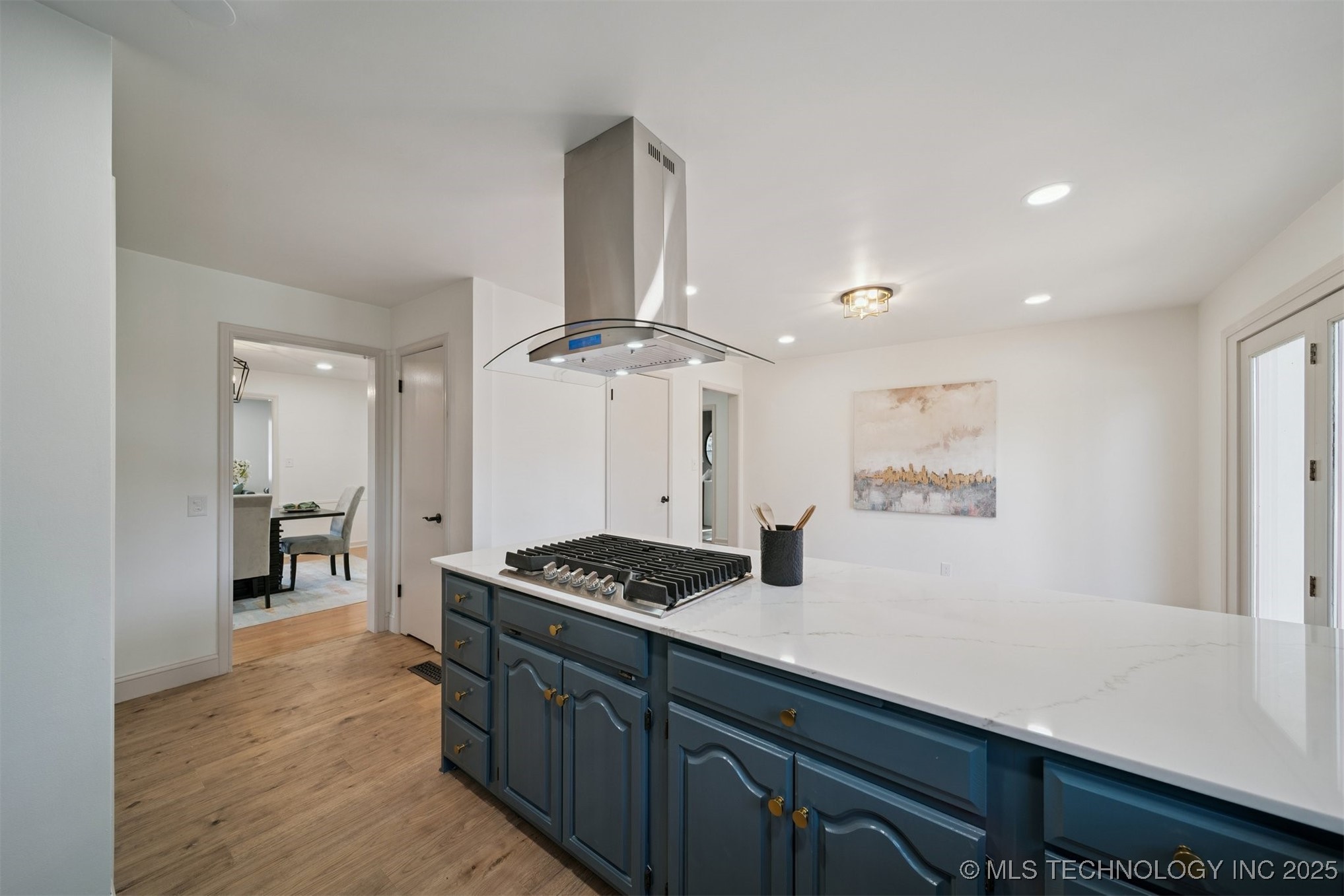 2140 S Columbia Avenue Property Photo 21