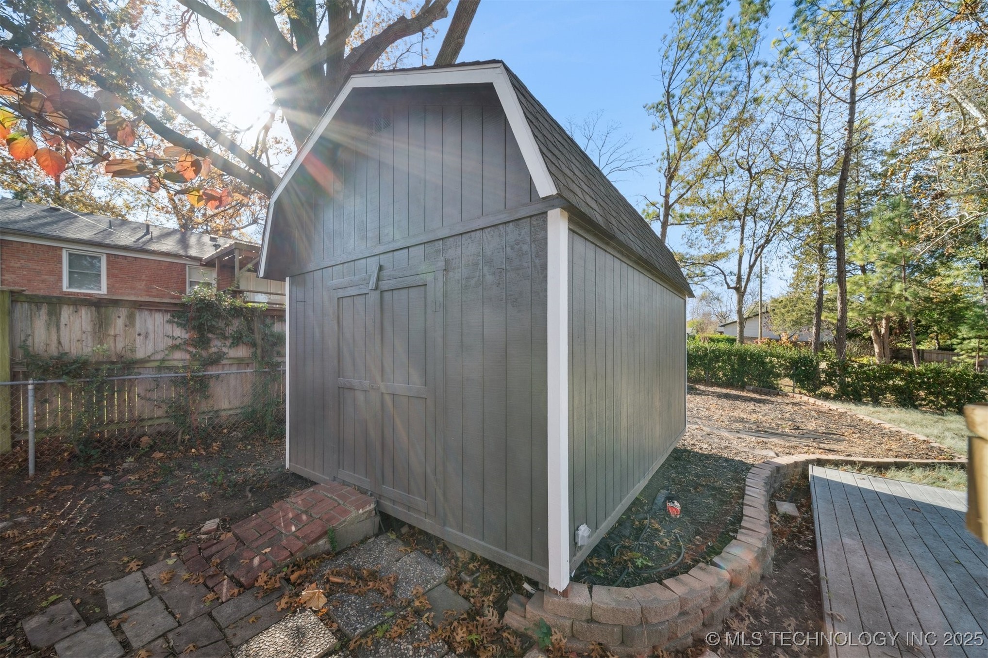 2140 S Columbia Avenue Property Photo 25