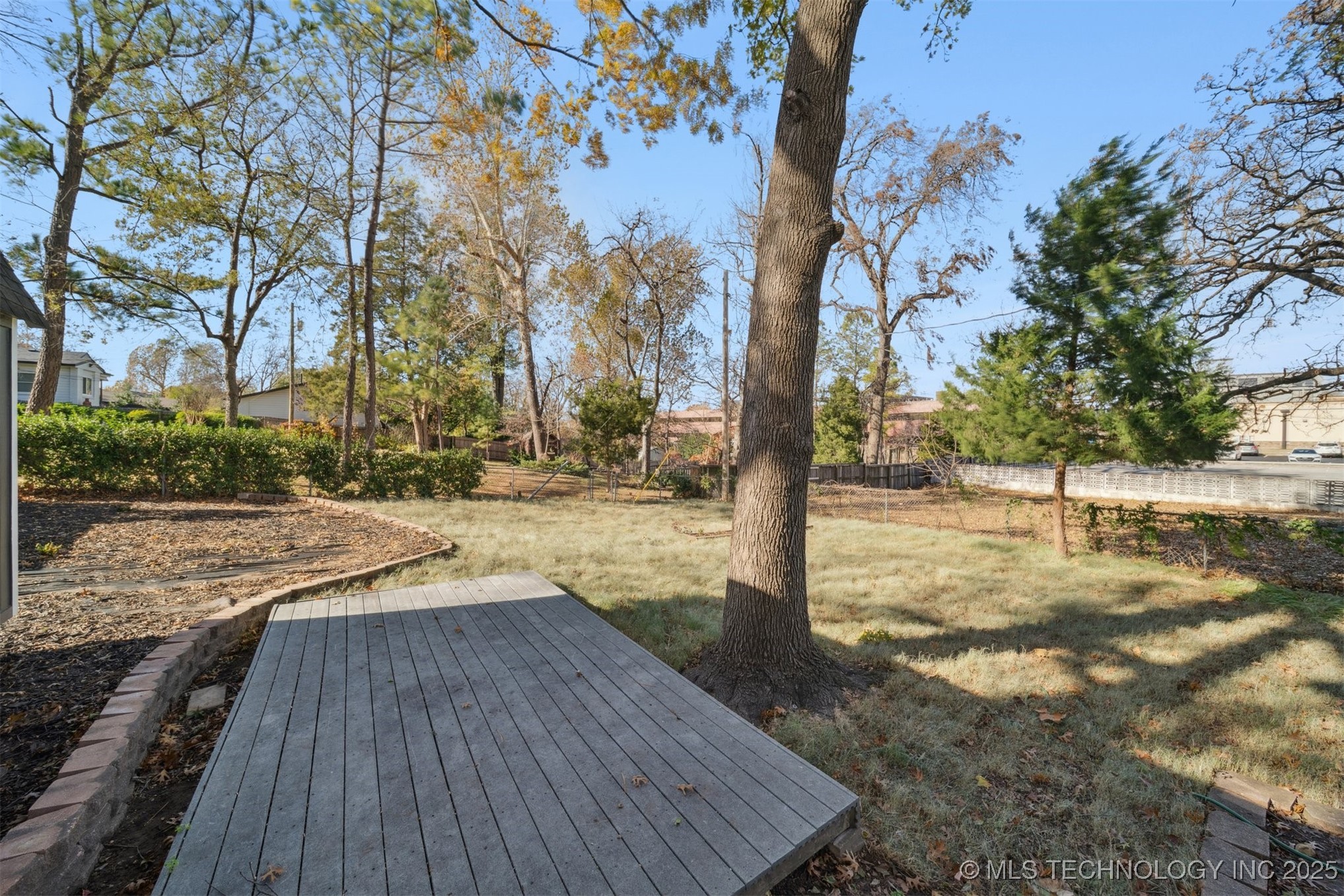 2140 S Columbia Avenue Property Photo 26