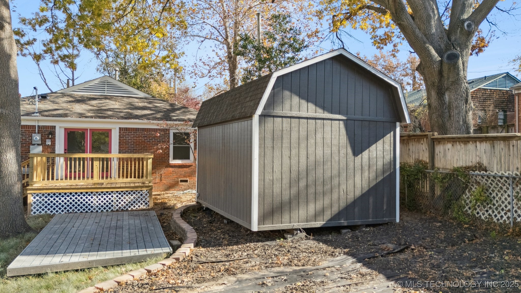 2140 S Columbia Avenue Property Photo 29