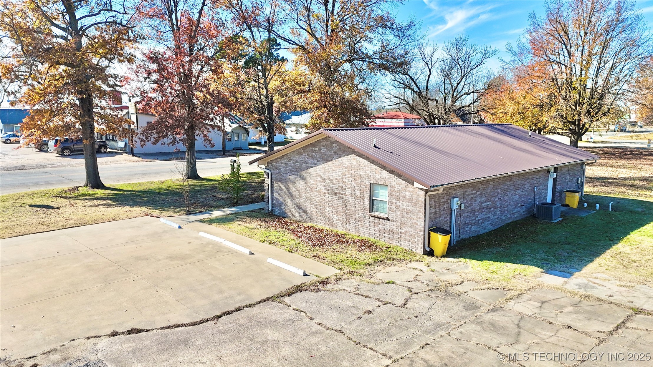 403 W Main Street Property Photo 4