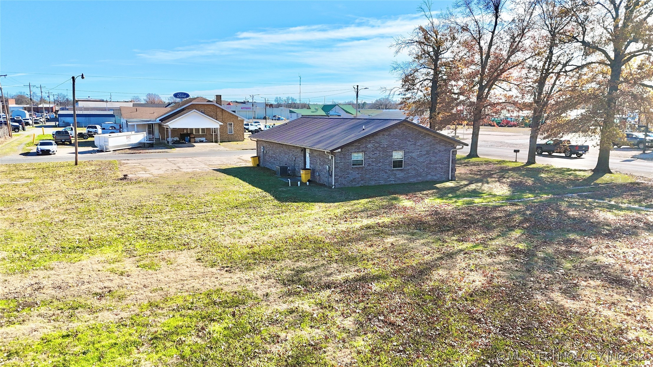 403 W Main Street Property Photo 5