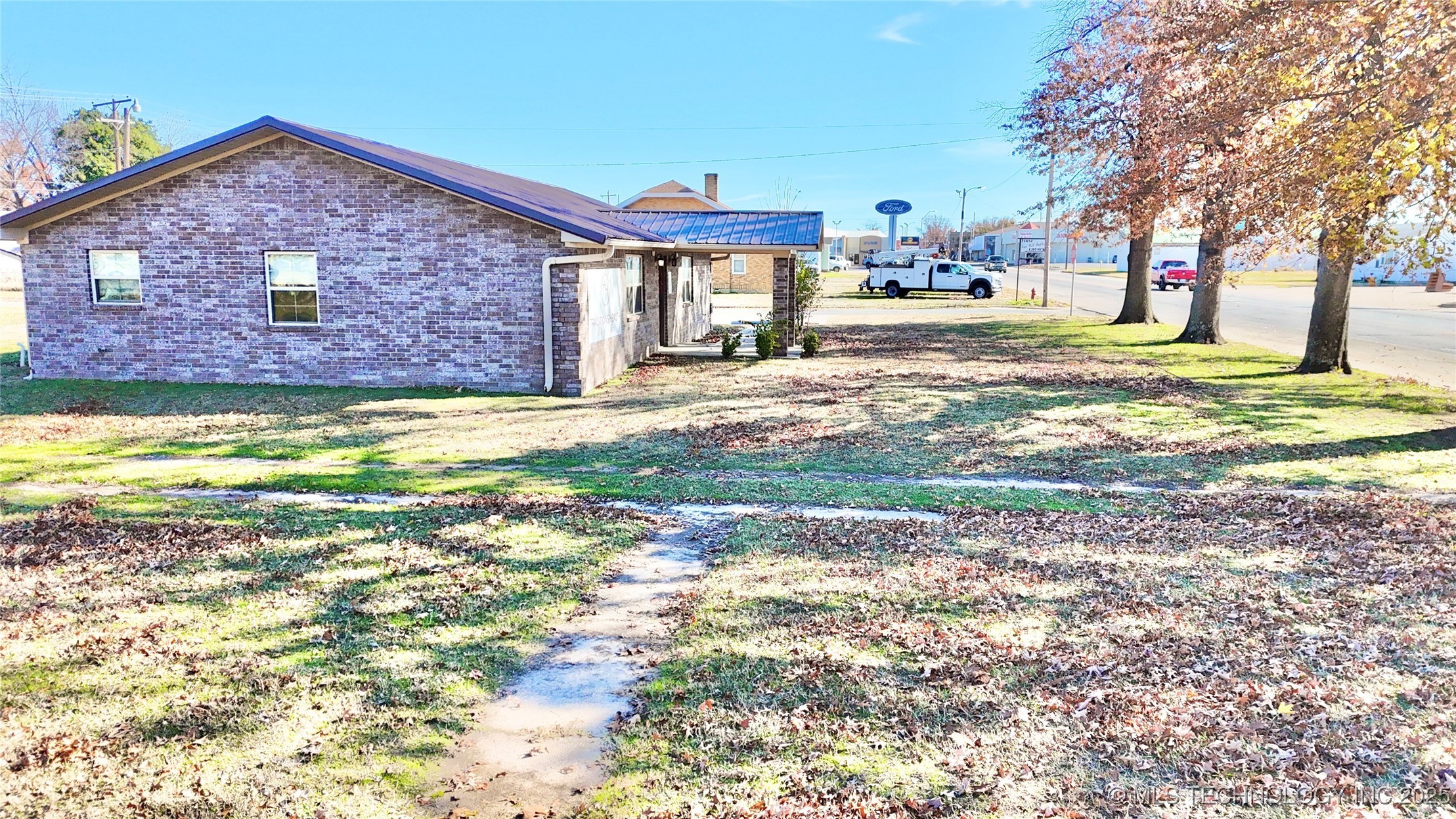 403 W Main Street Property Photo 6