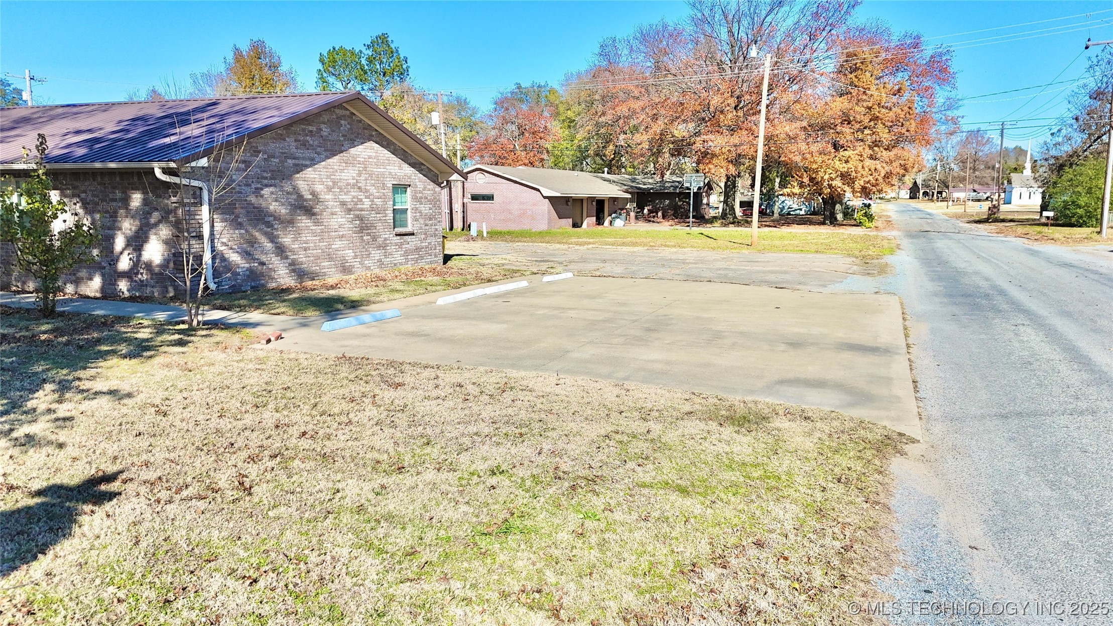 403 W Main Street Property Photo 9