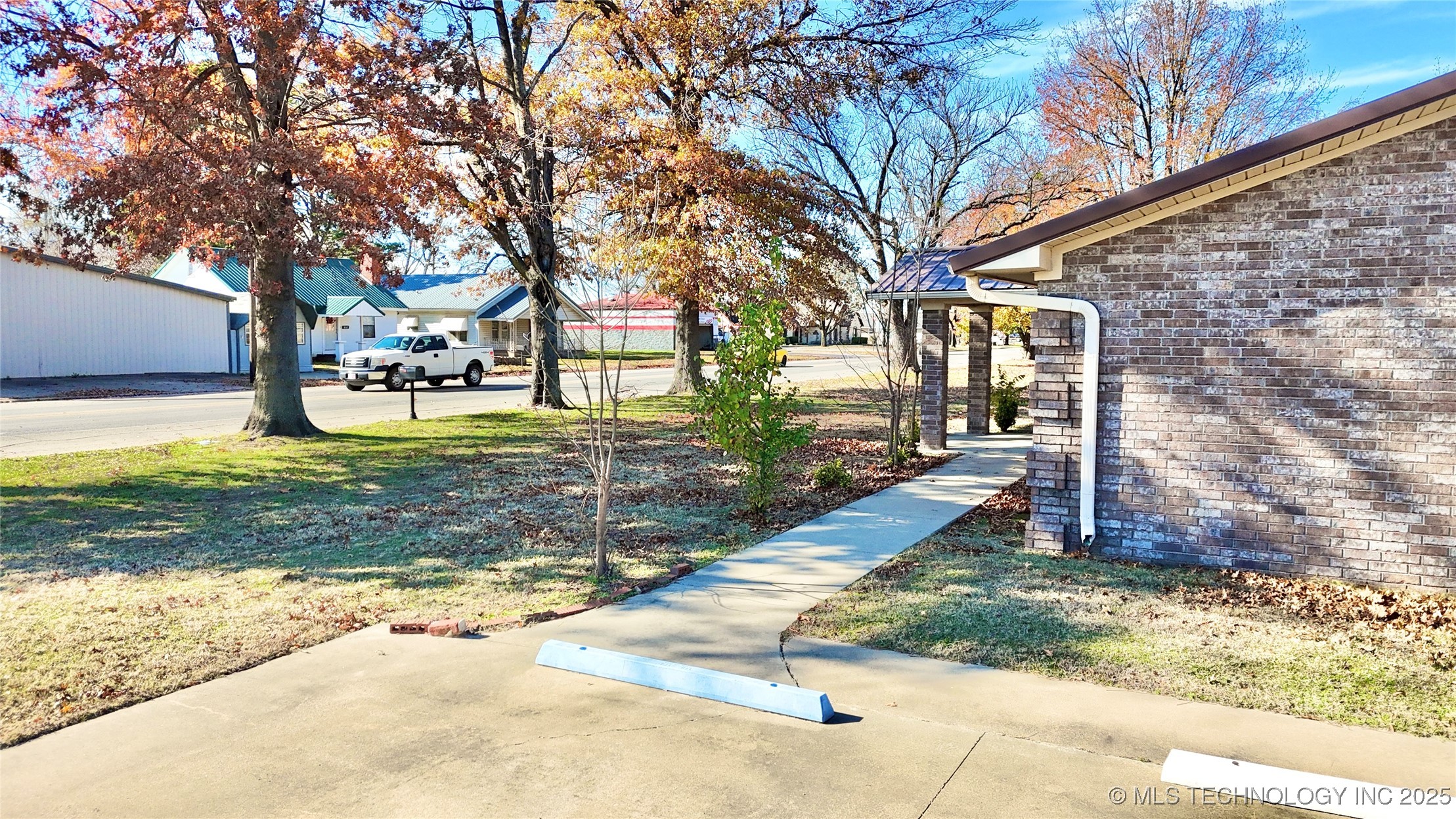 403 W Main Street Property Photo 10