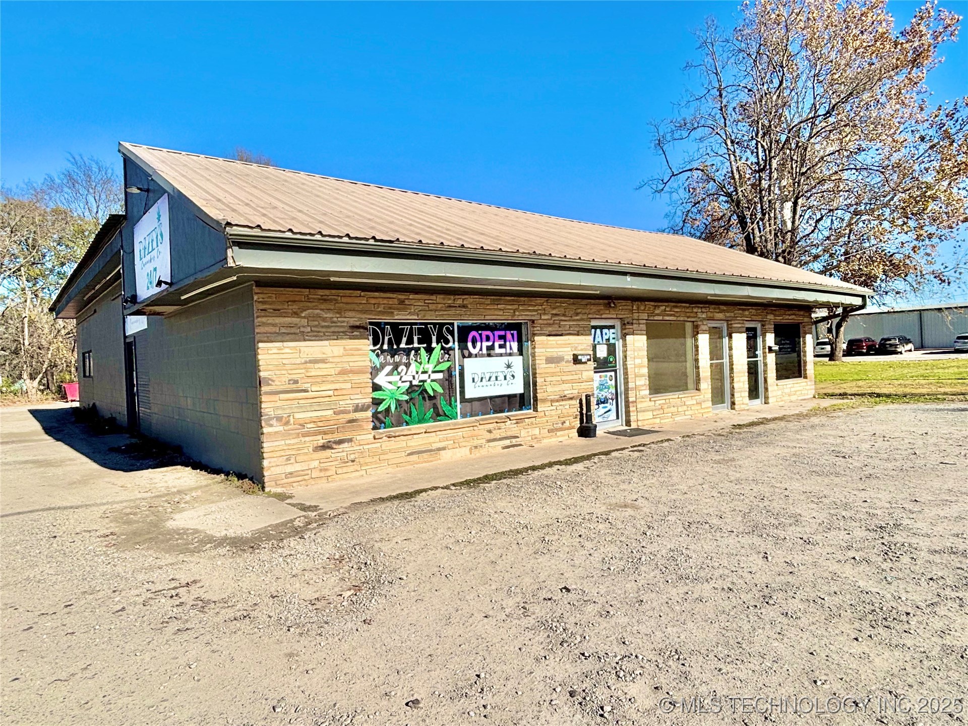 809 E Main Property Photo 3