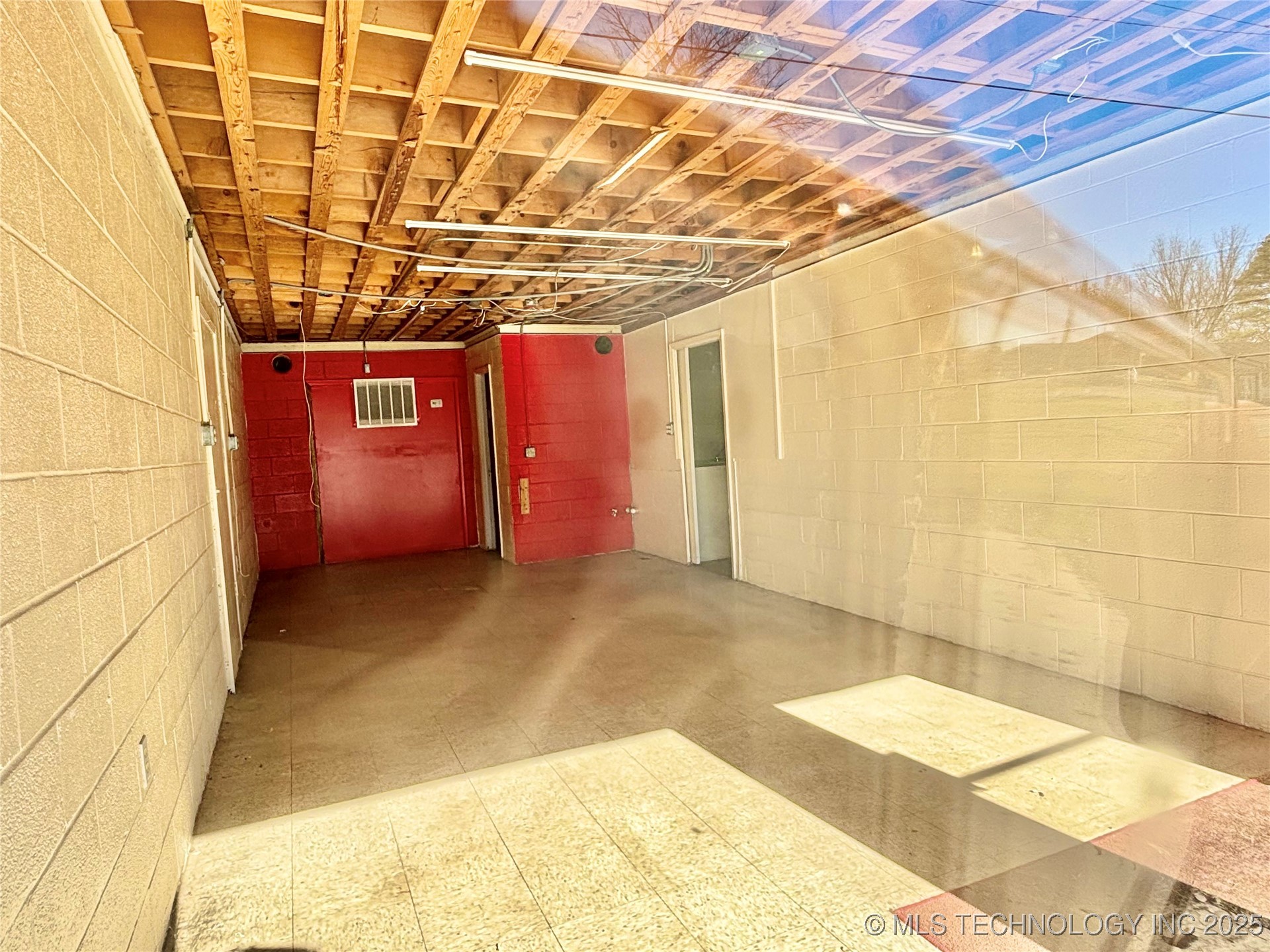 809 E Main Property Photo 4