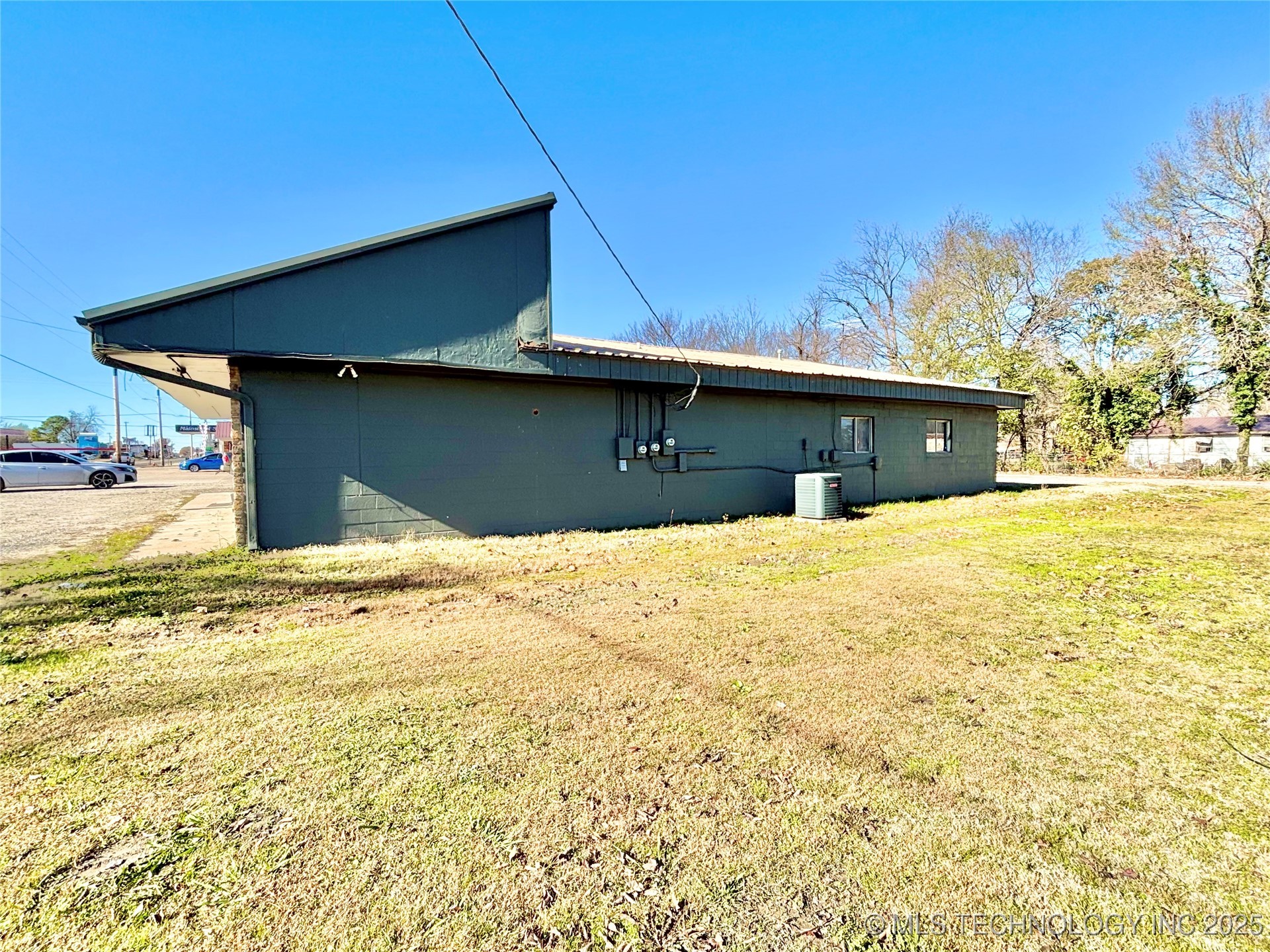 809 E Main Property Photo 6