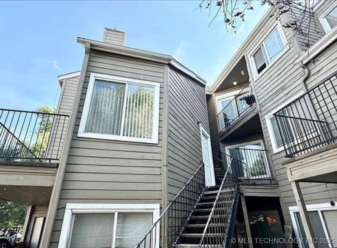 6639 S Victor Avenue G206